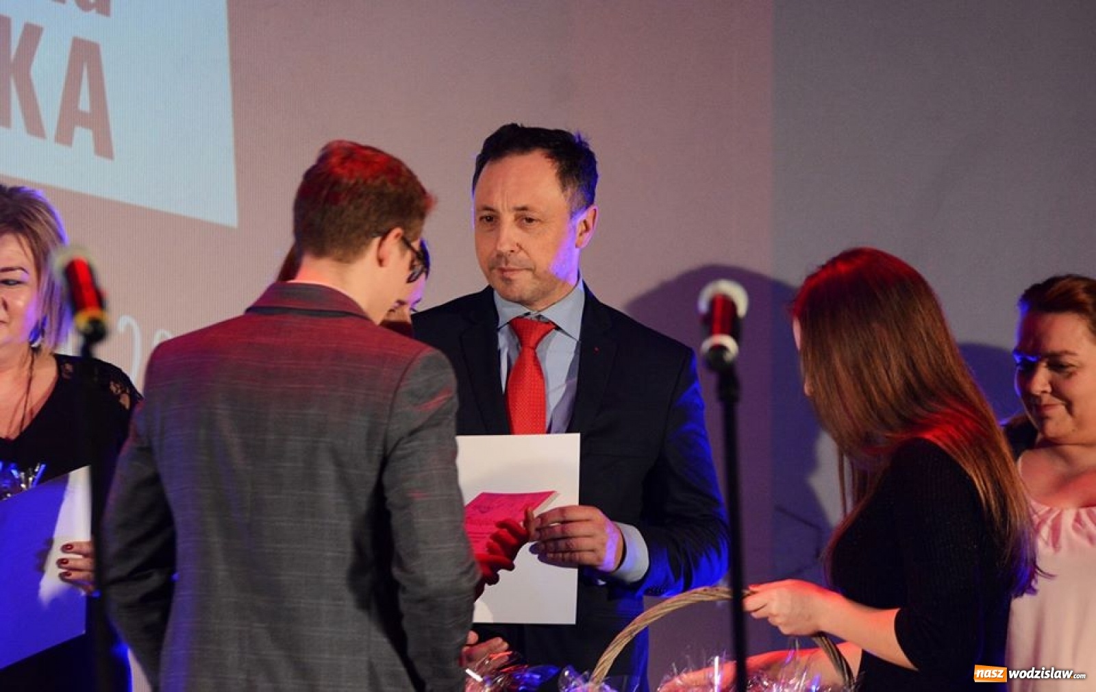 Zdjęcie w galerii na portalu naszwodzislaw.com: Zaangażowanie wolontariuszy Szlachetnej Paczki docenione wiadomości z regionu