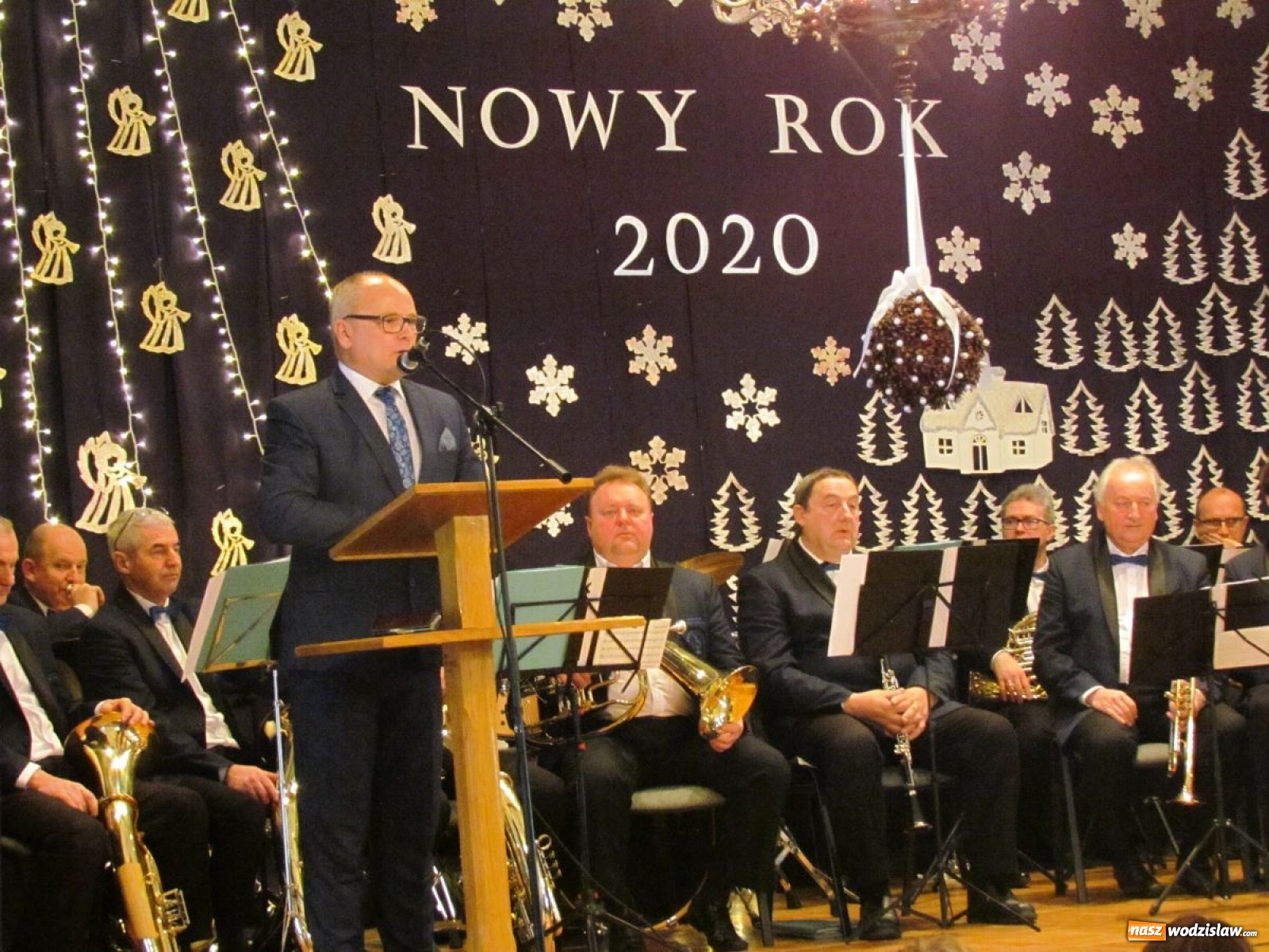 Zdjęcie w galerii na portalu naszwodzislaw.com: Władze powiatu z noworocznymi życzeniami u seniorów wiadomości z regionu