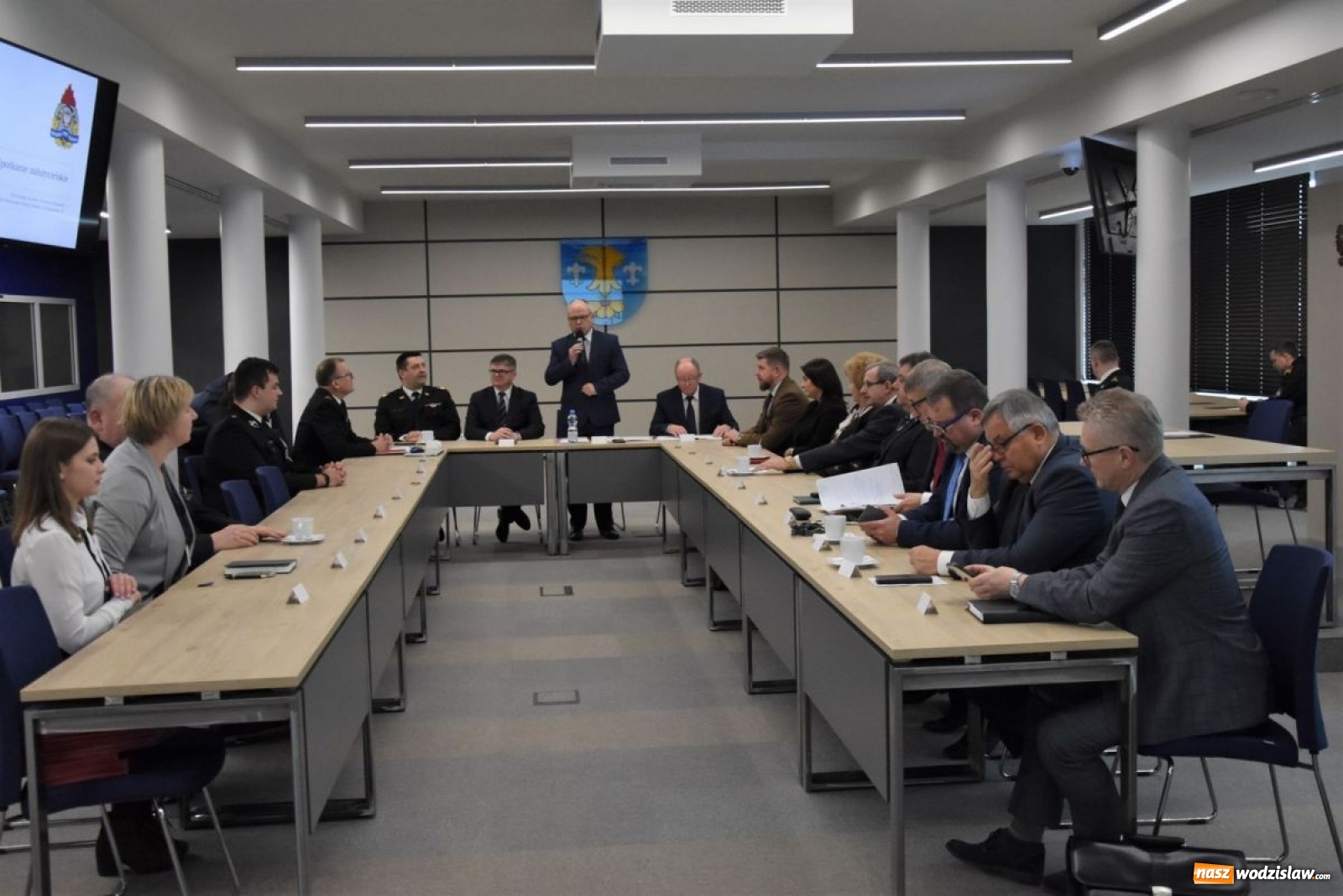 Zdjęcie w galerii na portalu naszwodzislaw.com: Powiatowi strażacy chcą mieć swój sztandar wiadomości z regionu