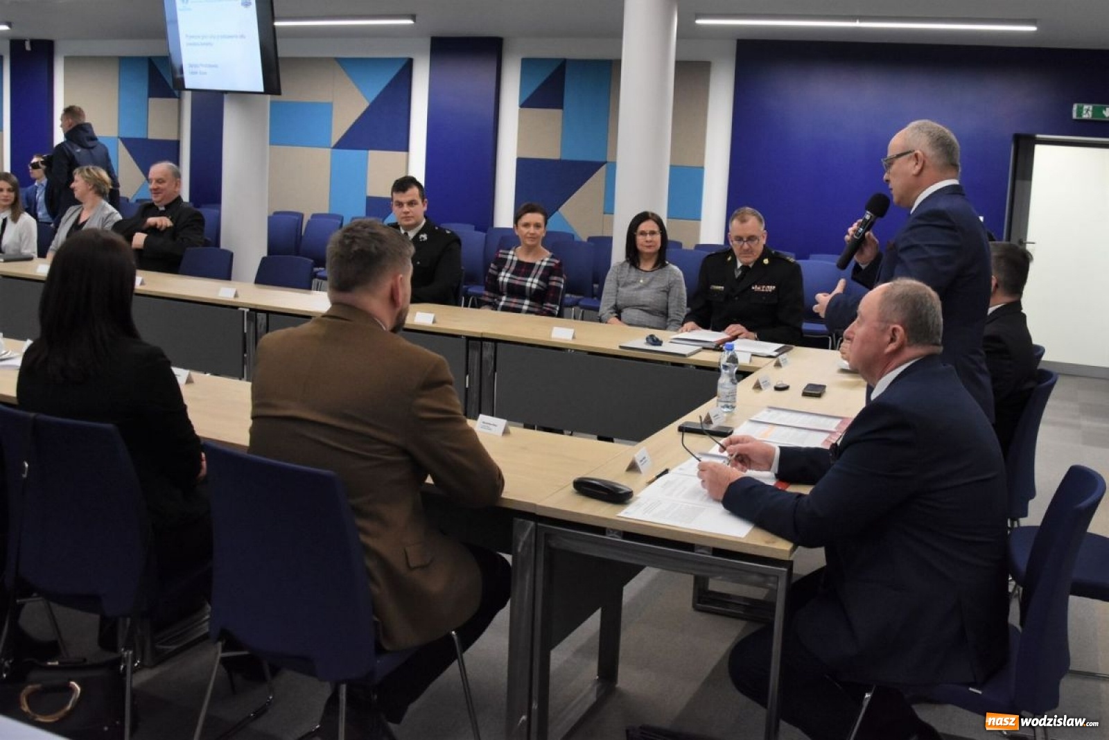 Zdjęcie w galerii na portalu naszwodzislaw.com: Powiatowi strażacy chcą mieć swój sztandar wiadomości z regionu