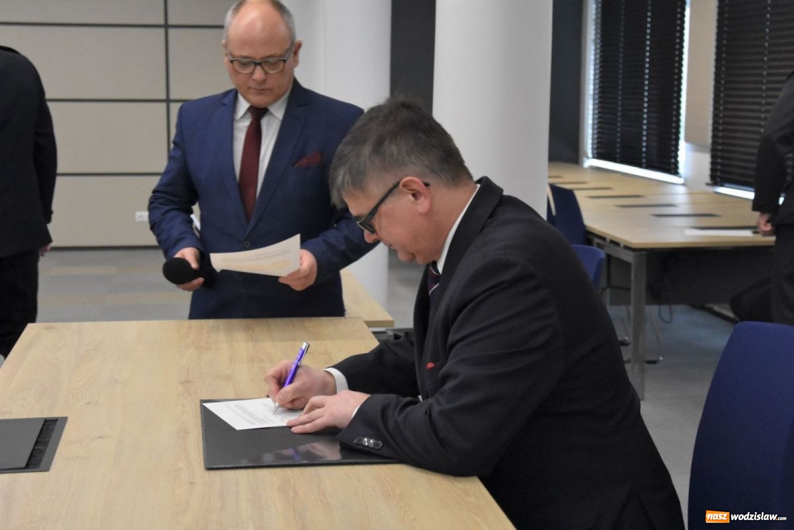 Zdjęcie w galerii na portalu naszwodzislaw.com: Powiatowi strażacy chcą mieć swój sztandar wiadomości z regionu