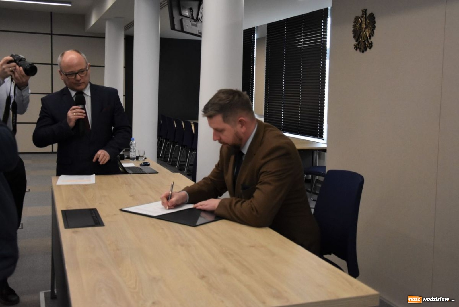 Zdjęcie w galerii na portalu naszwodzislaw.com: Powiatowi strażacy chcą mieć swój sztandar wiadomości z regionu