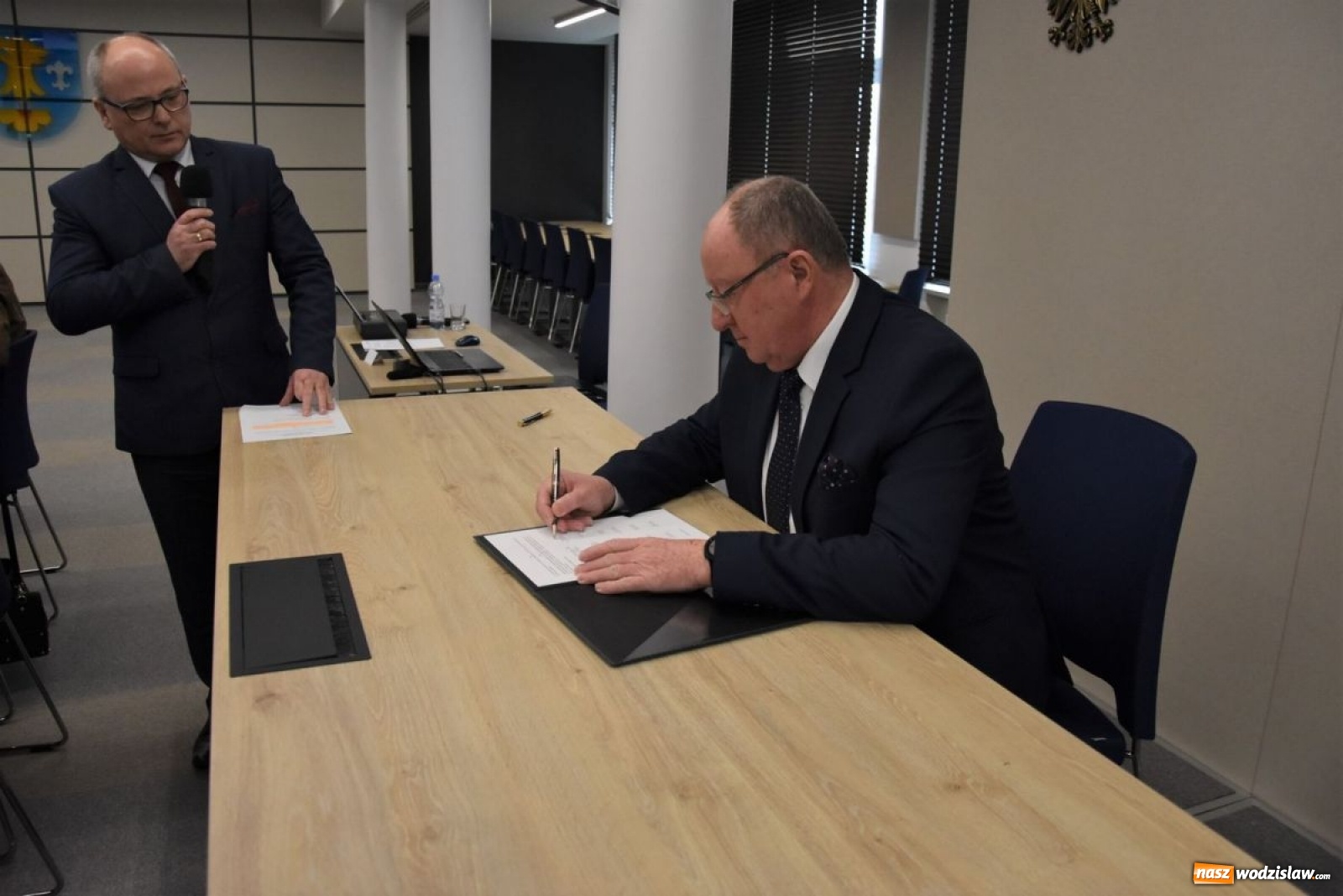 Zdjęcie w galerii na portalu naszwodzislaw.com: Powiatowi strażacy chcą mieć swój sztandar wiadomości z regionu