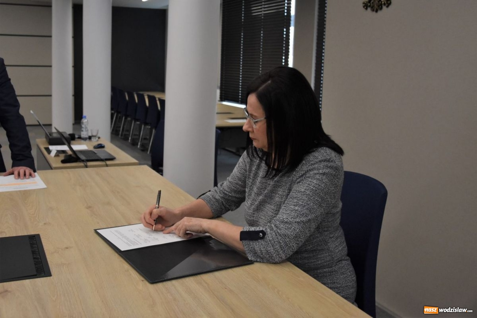 Zdjęcie w galerii na portalu naszwodzislaw.com: Powiatowi strażacy chcą mieć swój sztandar wiadomości z regionu