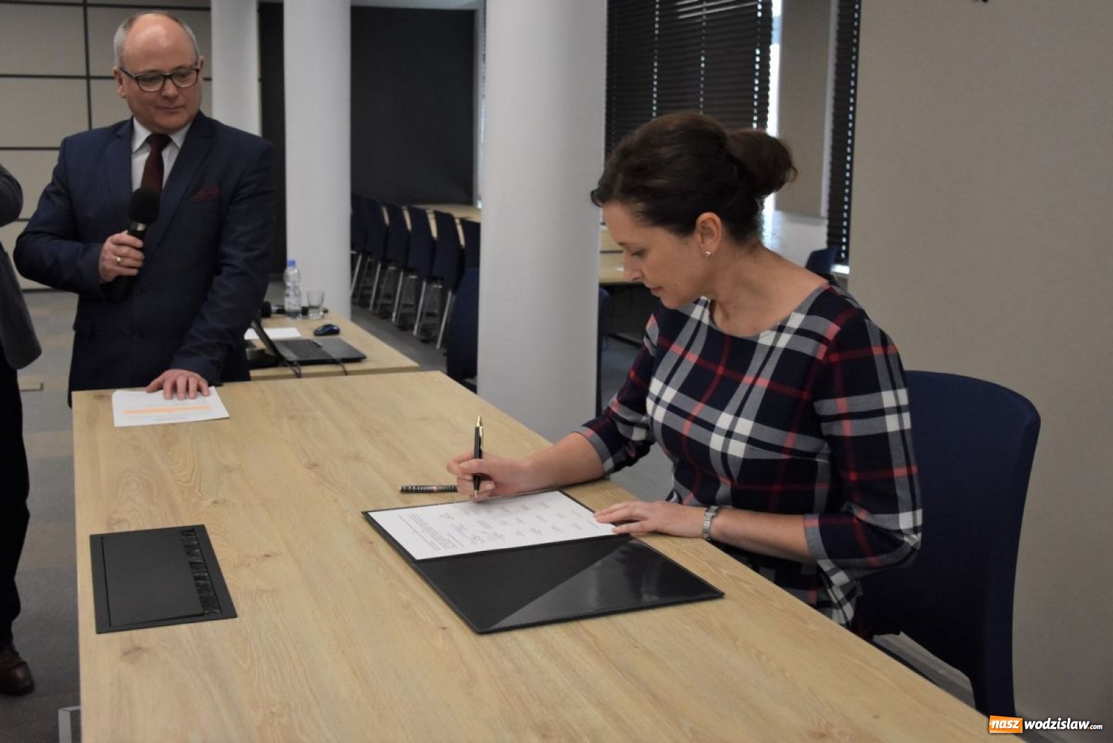 Zdjęcie w galerii na portalu naszwodzislaw.com: Powiatowi strażacy chcą mieć swój sztandar wiadomości z regionu