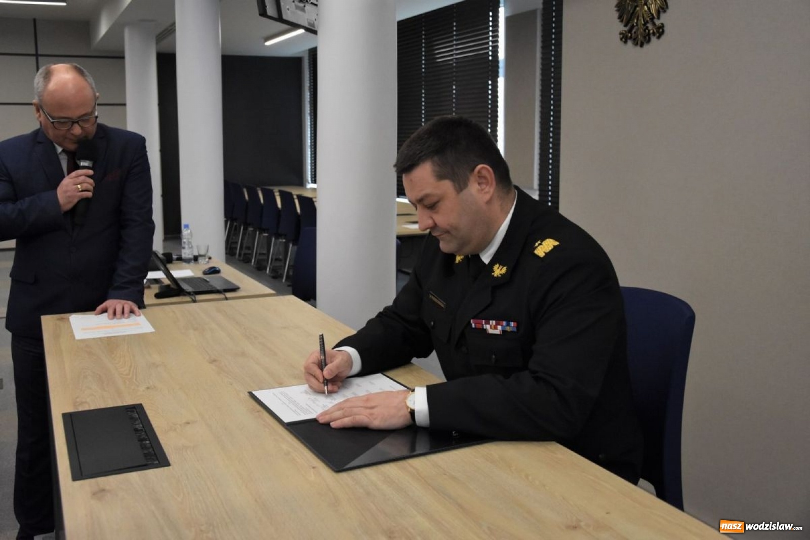 Zdjęcie w galerii na portalu naszwodzislaw.com: Powiatowi strażacy chcą mieć swój sztandar wiadomości z regionu