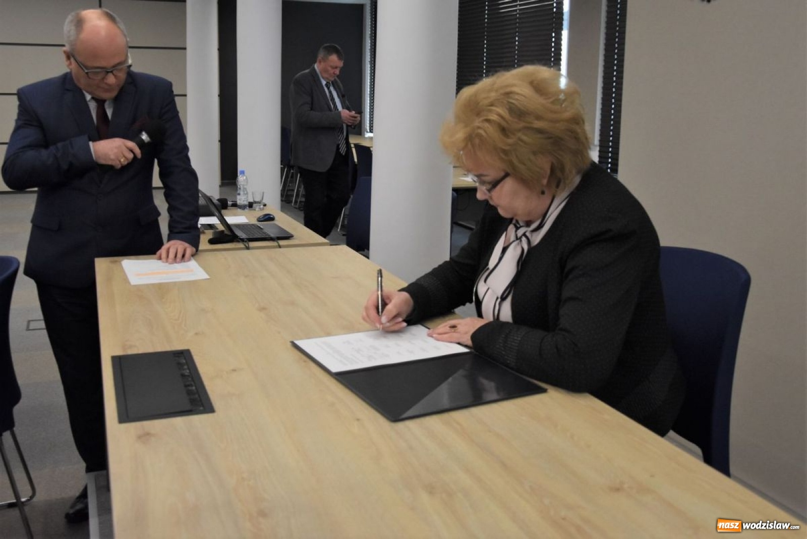 Zdjęcie w galerii na portalu naszwodzislaw.com: Powiatowi strażacy chcą mieć swój sztandar wiadomości z regionu