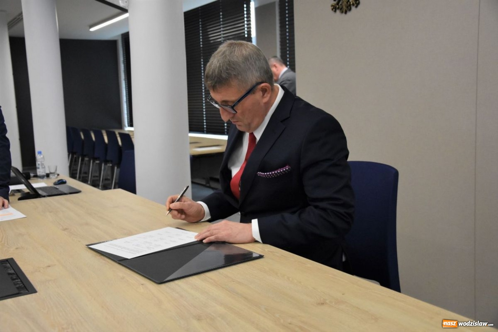 Zdjęcie w galerii na portalu naszwodzislaw.com: Powiatowi strażacy chcą mieć swój sztandar wiadomości z regionu