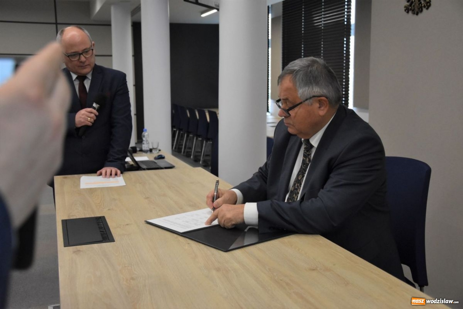 Zdjęcie w galerii na portalu naszwodzislaw.com: Powiatowi strażacy chcą mieć swój sztandar wiadomości z regionu