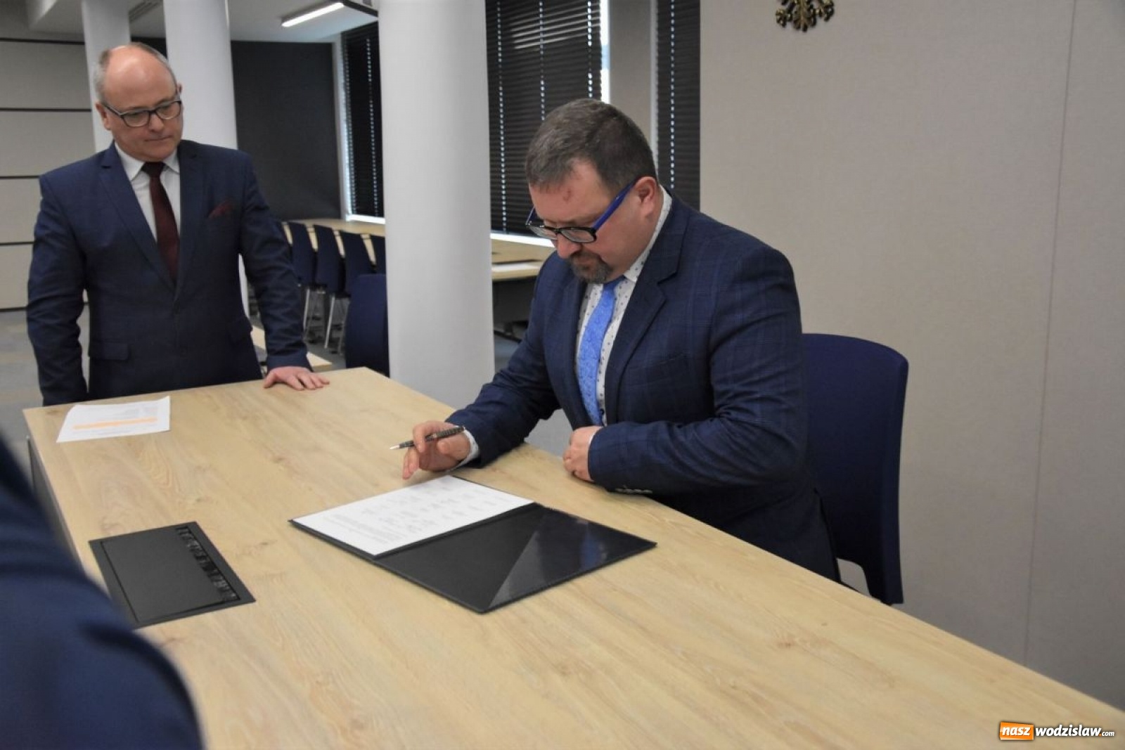 Zdjęcie w galerii na portalu naszwodzislaw.com: Powiatowi strażacy chcą mieć swój sztandar wiadomości z regionu