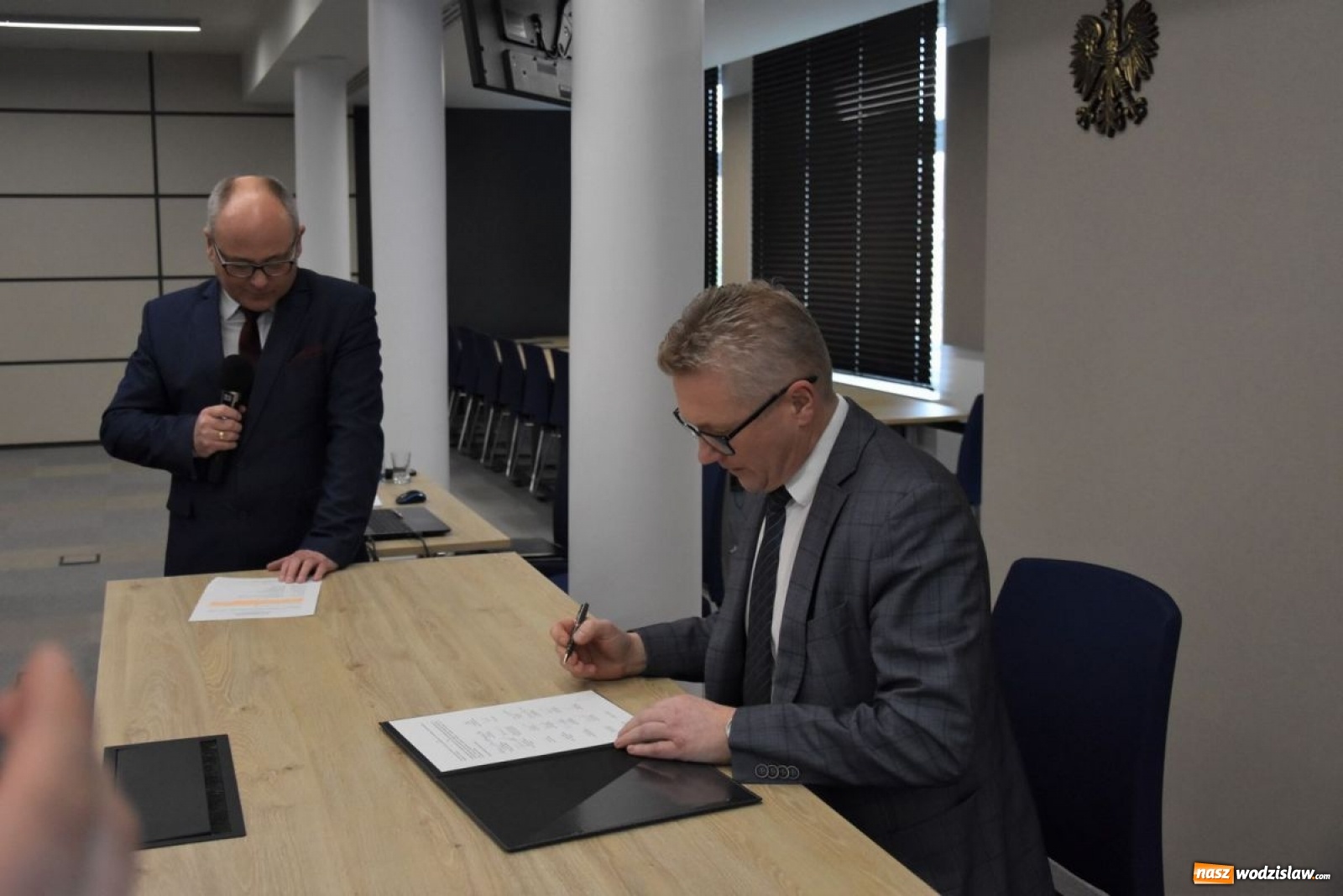 Zdjęcie w galerii na portalu naszwodzislaw.com: Powiatowi strażacy chcą mieć swój sztandar wiadomości z regionu