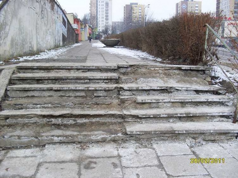 Zdjęcie w galerii na portalu naszwodzislaw.com: Schody przy Jana Pawła naprawione wiadomości z regionu