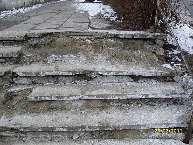 Zdjęcie w galerii na portalu naszwodzislaw.com: Schody przy Jana Pawła naprawione wiadomości z regionu