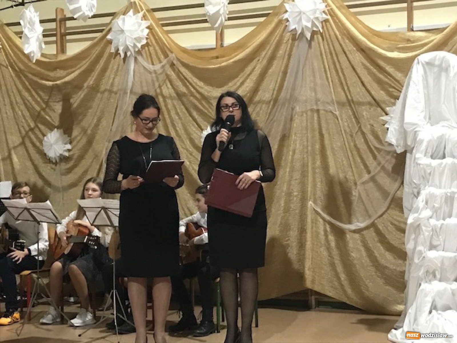 Zdjęcie w galerii na portalu naszwodzislaw.com: Biesiada kolędowa w zawadzkiej szkole [FOTO] wiadomości z regionu