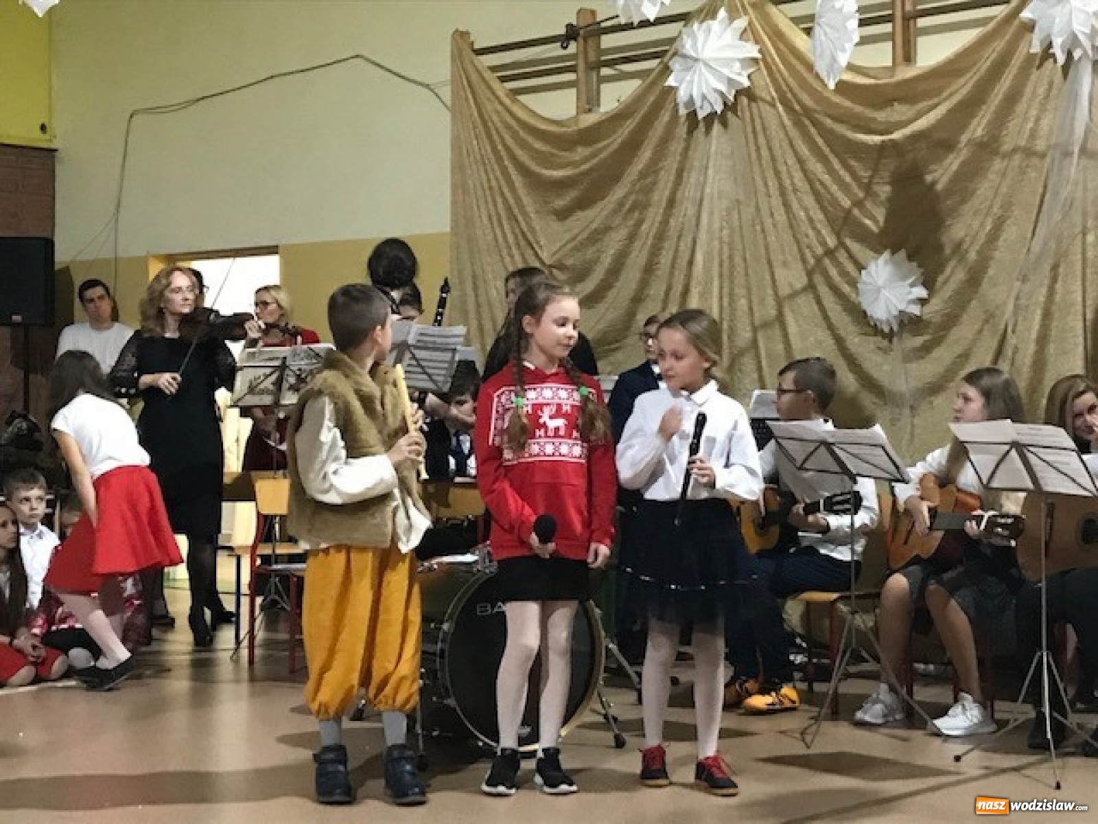 Zdjęcie w galerii na portalu naszwodzislaw.com: Biesiada kolędowa w zawadzkiej szkole [FOTO] wiadomości z regionu