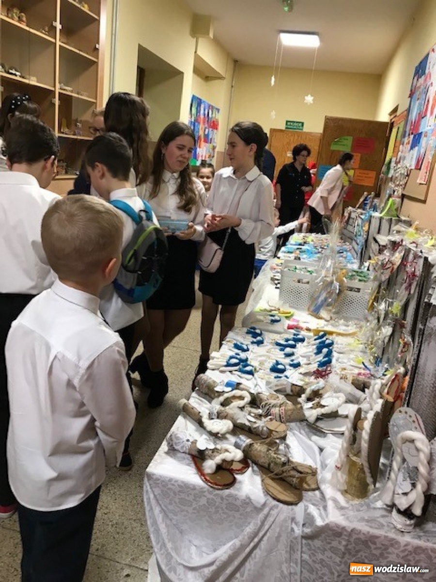 Zdjęcie w galerii na portalu naszwodzislaw.com: Biesiada kolędowa w zawadzkiej szkole [FOTO] wiadomości z regionu