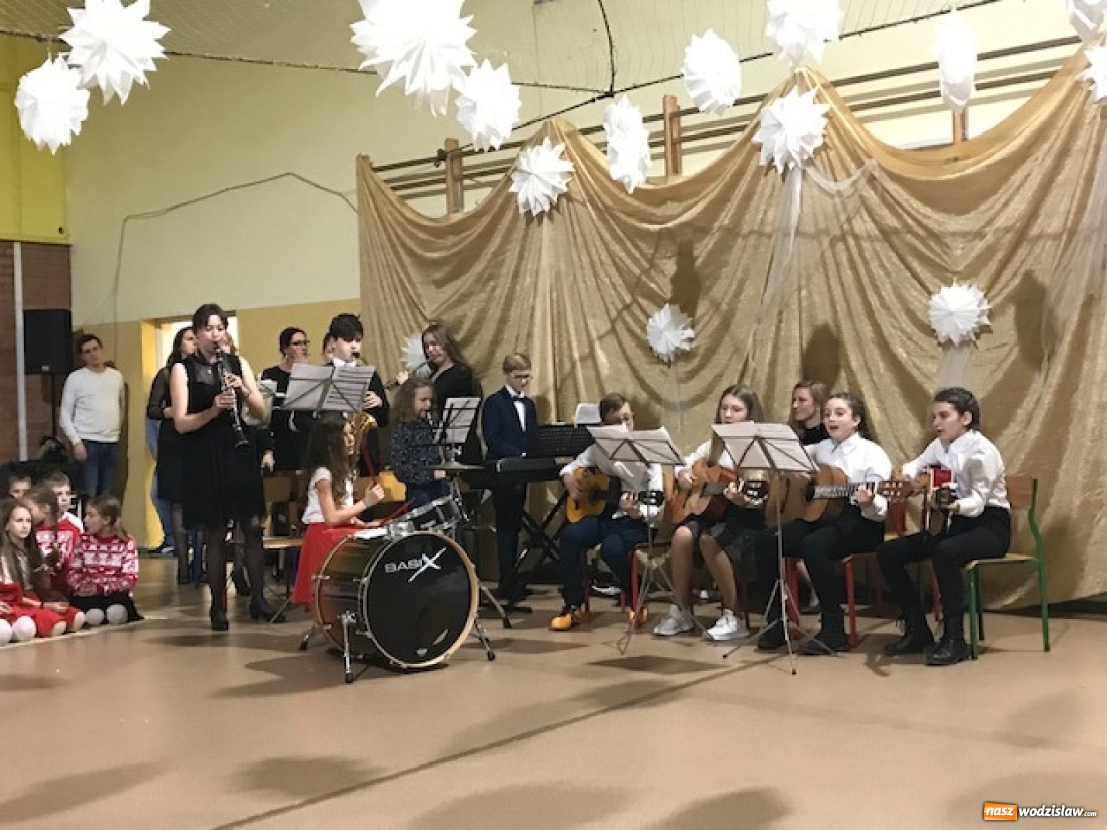 Zdjęcie w galerii na portalu naszwodzislaw.com: Biesiada kolędowa w zawadzkiej szkole [FOTO] wiadomości z regionu