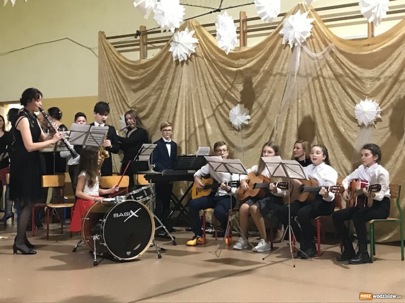 Zdjęcie w galerii na portalu naszwodzislaw.com: Biesiada kolędowa w zawadzkiej szkole [FOTO] wiadomości z regionu