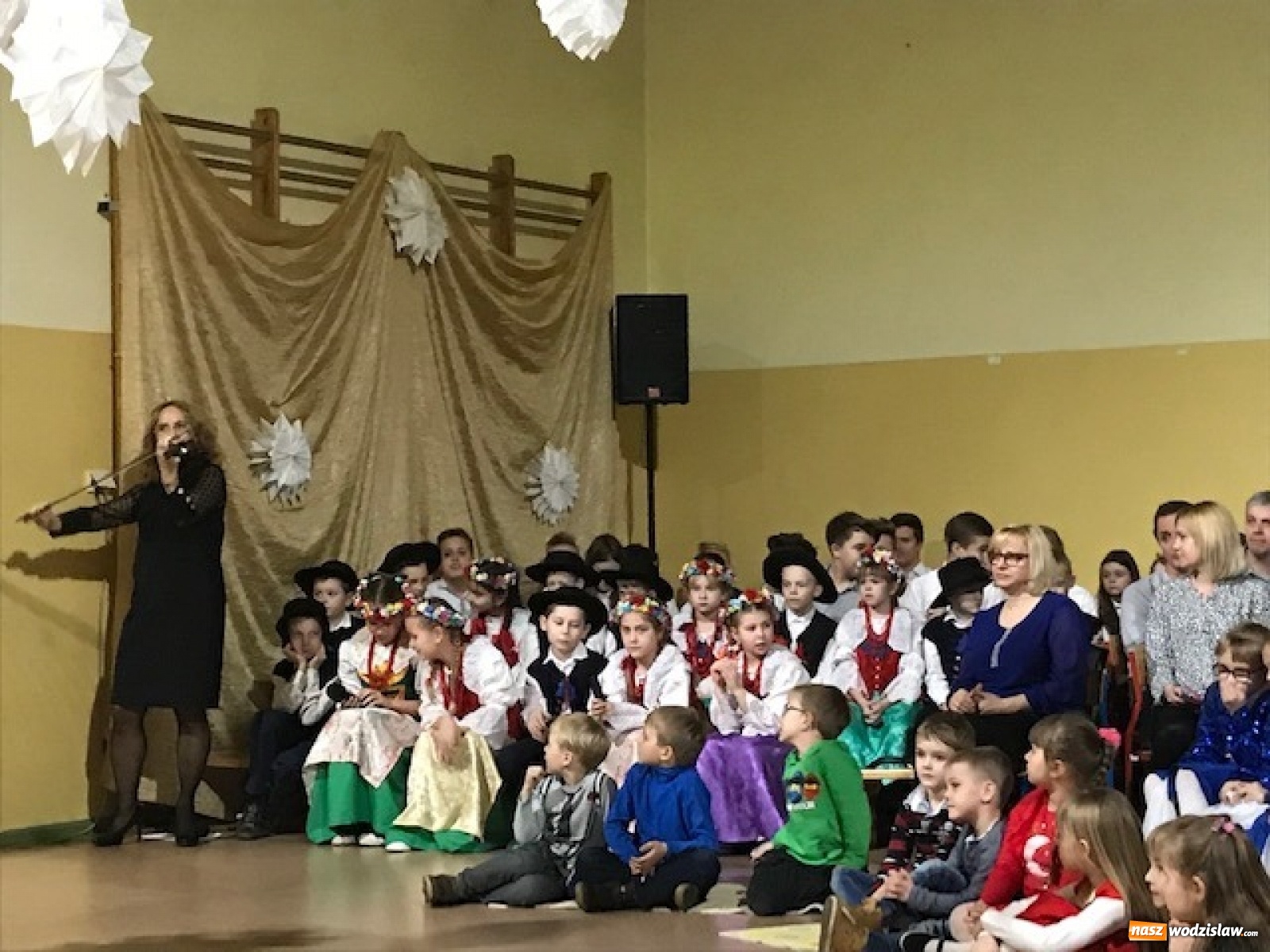 Zdjęcie w galerii na portalu naszwodzislaw.com: Biesiada kolędowa w zawadzkiej szkole [FOTO] wiadomości z regionu