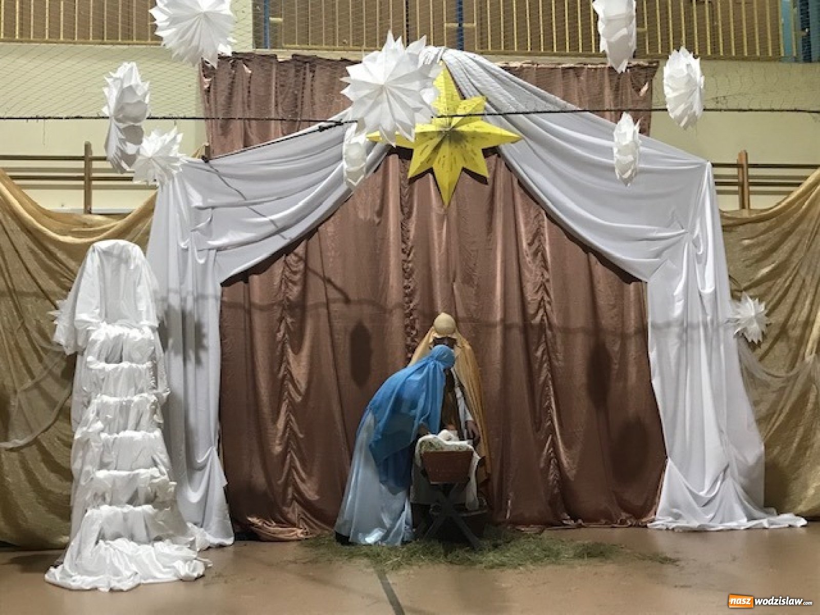 Zdjęcie w galerii na portalu naszwodzislaw.com: Biesiada kolędowa w zawadzkiej szkole [FOTO] wiadomości z regionu