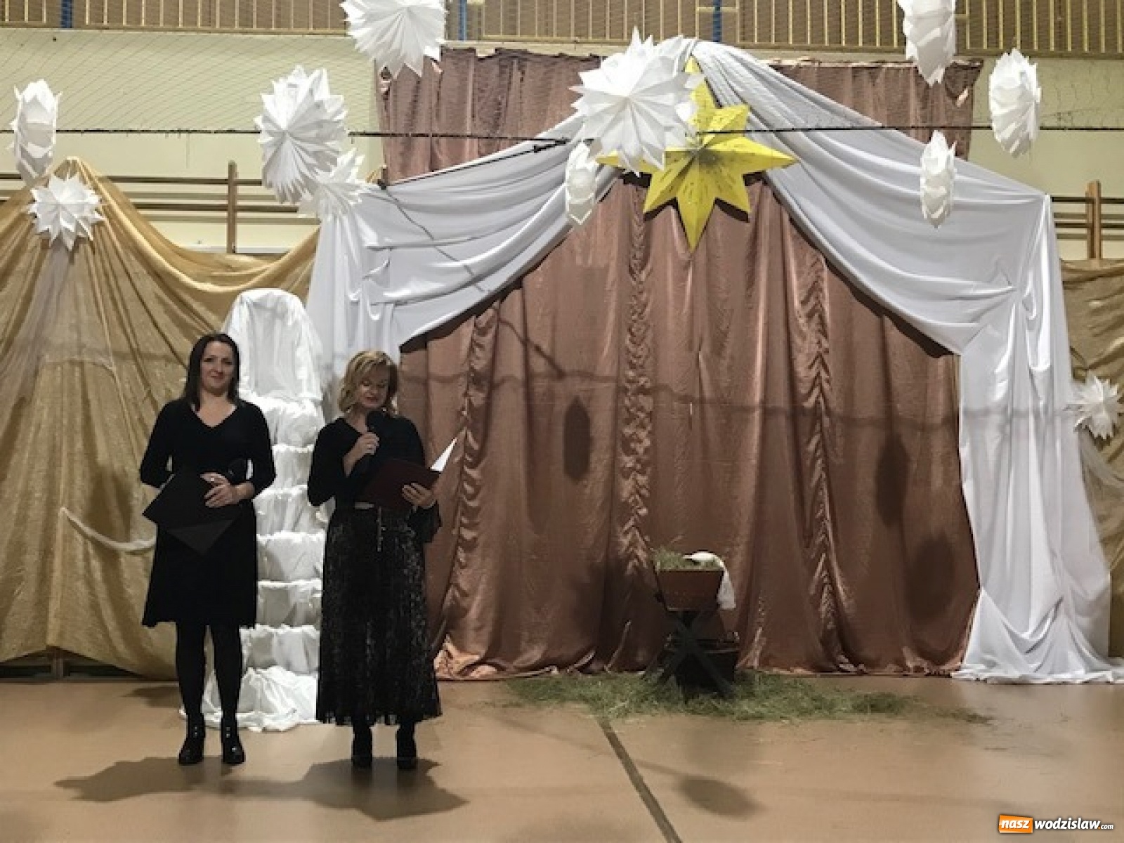 Zdjęcie w galerii na portalu naszwodzislaw.com: Biesiada kolędowa w zawadzkiej szkole [FOTO] wiadomości z regionu