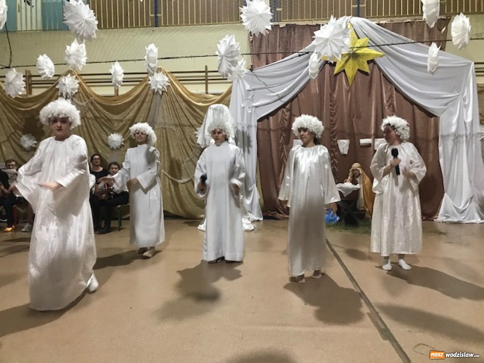 Zdjęcie w galerii na portalu naszwodzislaw.com: Biesiada kolędowa w zawadzkiej szkole [FOTO] wiadomości z regionu