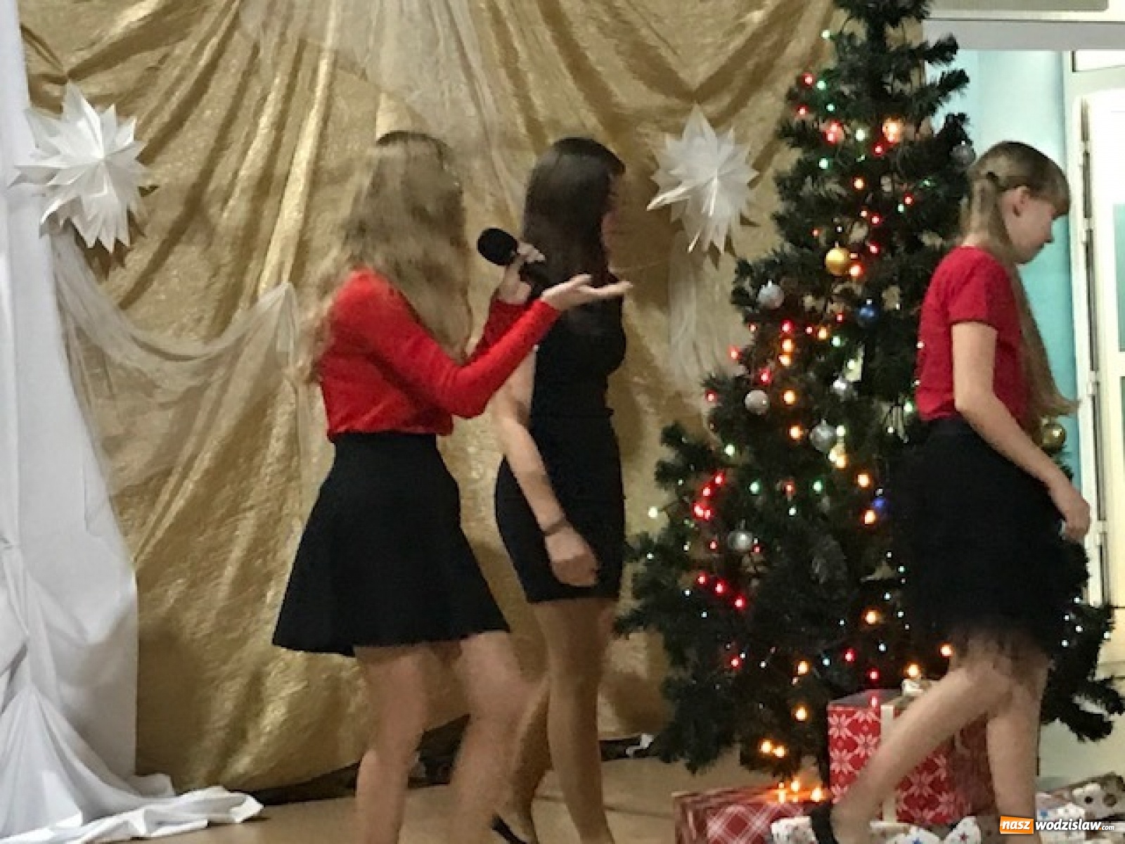 Zdjęcie w galerii na portalu naszwodzislaw.com: Biesiada kolędowa w zawadzkiej szkole [FOTO] wiadomości z regionu