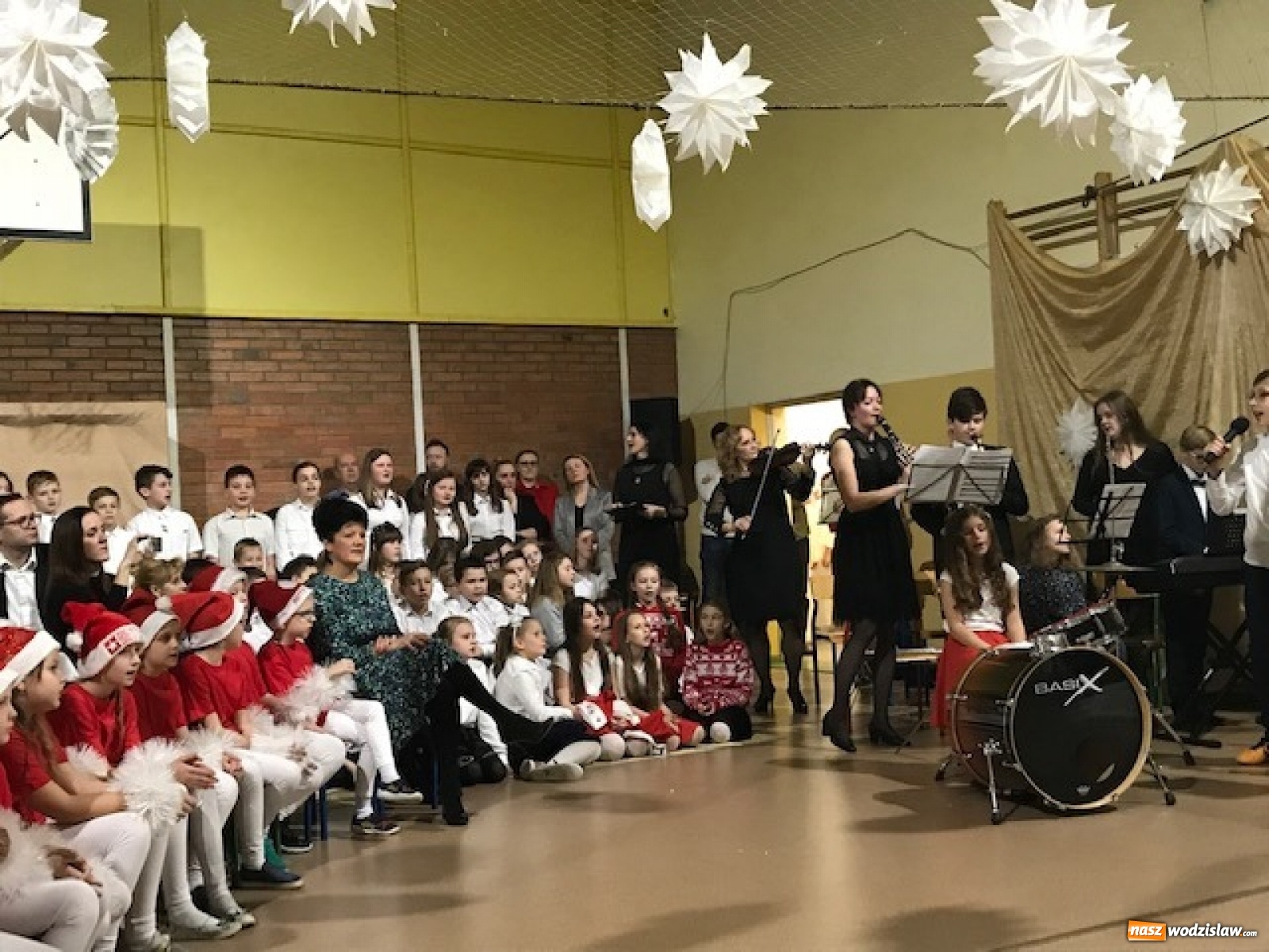 Zdjęcie w galerii na portalu naszwodzislaw.com: Biesiada kolędowa w zawadzkiej szkole [FOTO] wiadomości z regionu