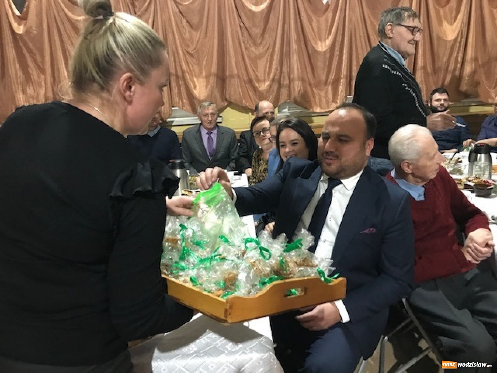 Zdjęcie w galerii na portalu naszwodzislaw.com: Biesiada kolędowa w zawadzkiej szkole [FOTO] wiadomości z regionu