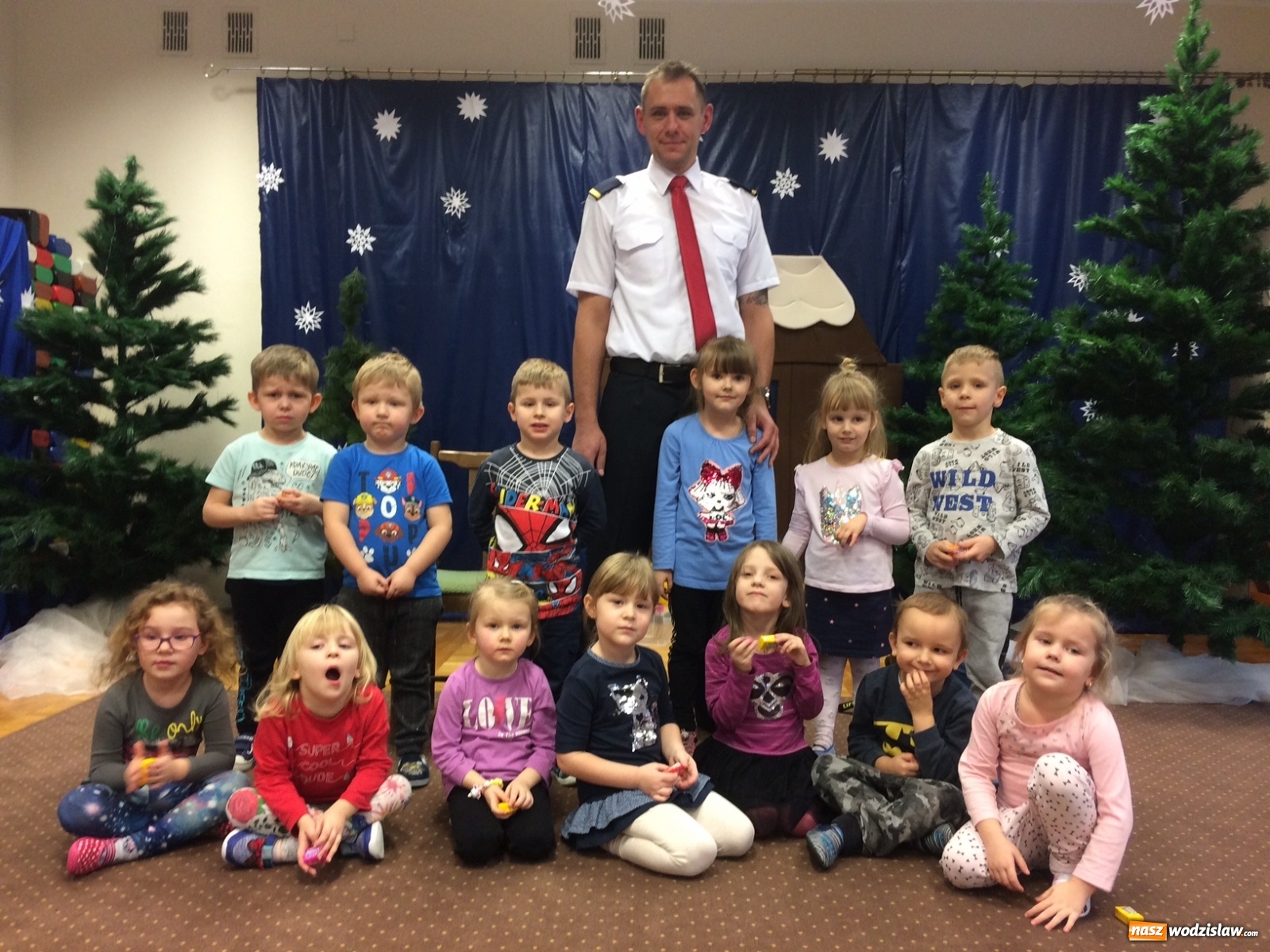 Zdjęcie w galerii na portalu naszwodzislaw.com: Przedszkolacy spotkali się z marynarzem wiadomości z regionu