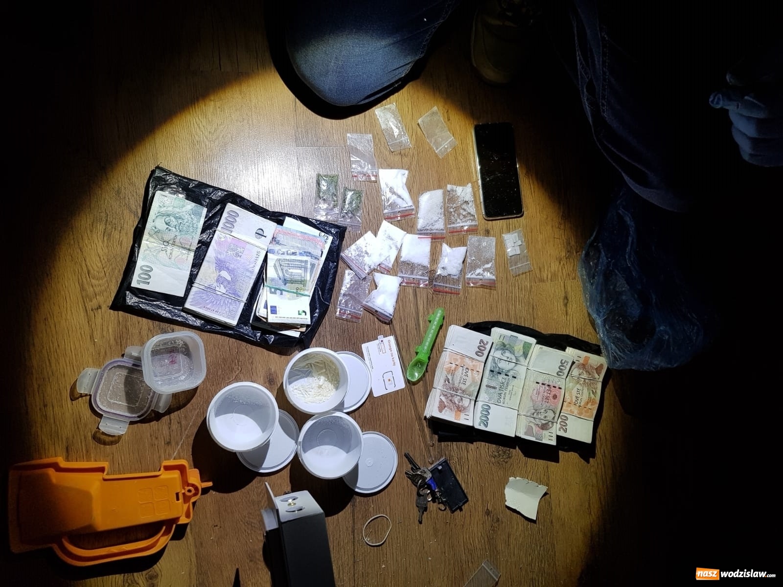 Zdjęcie w galerii na portalu naszwodzislaw.com: Policjanci zlikwidowali laboratorium do produkcji metamfetaminy [FOTO] wiadomości z regionu