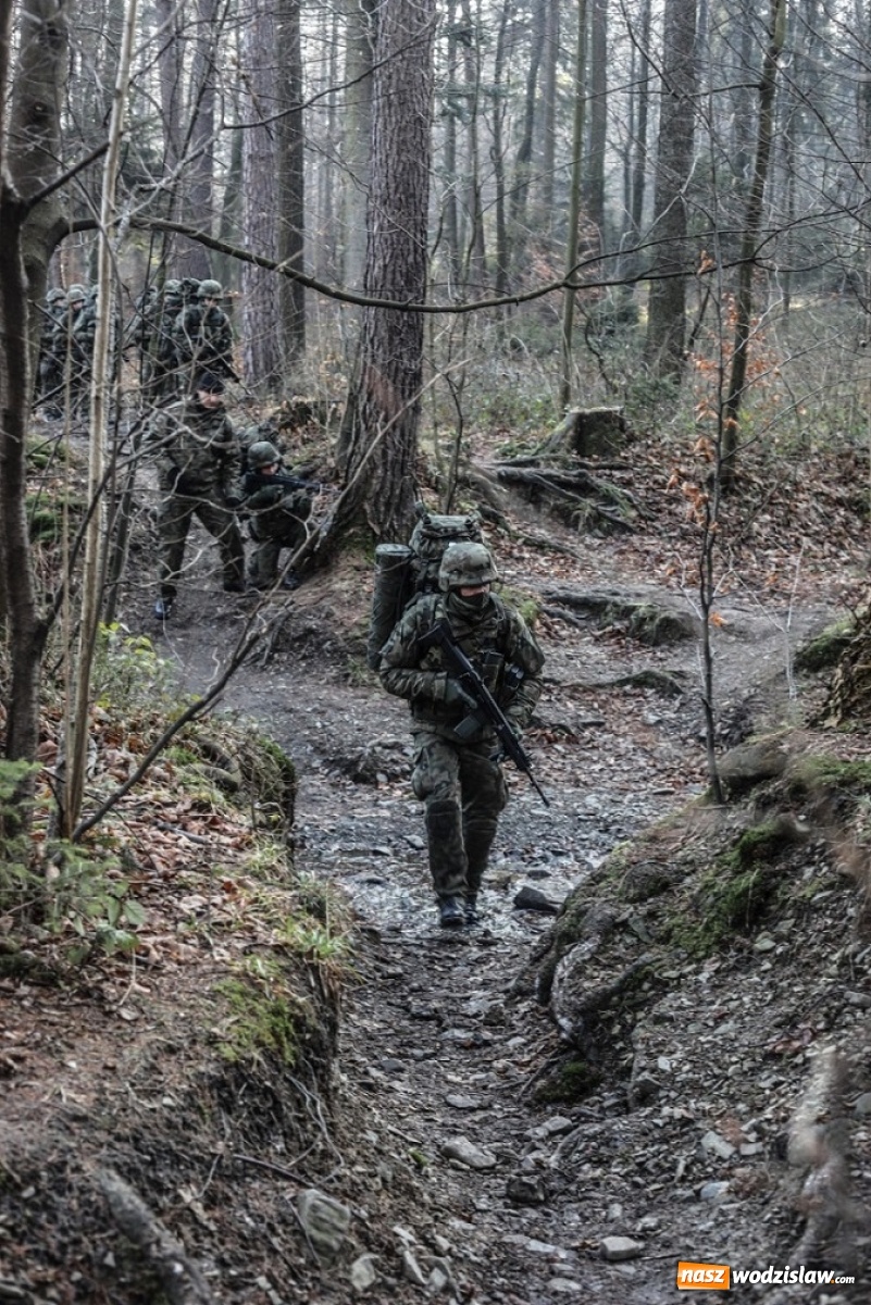 Zdjęcie w galerii na portalu naszwodzislaw.com: Nauczyciel spędza ferie ucząc terytorialsów wiadomości z regionu