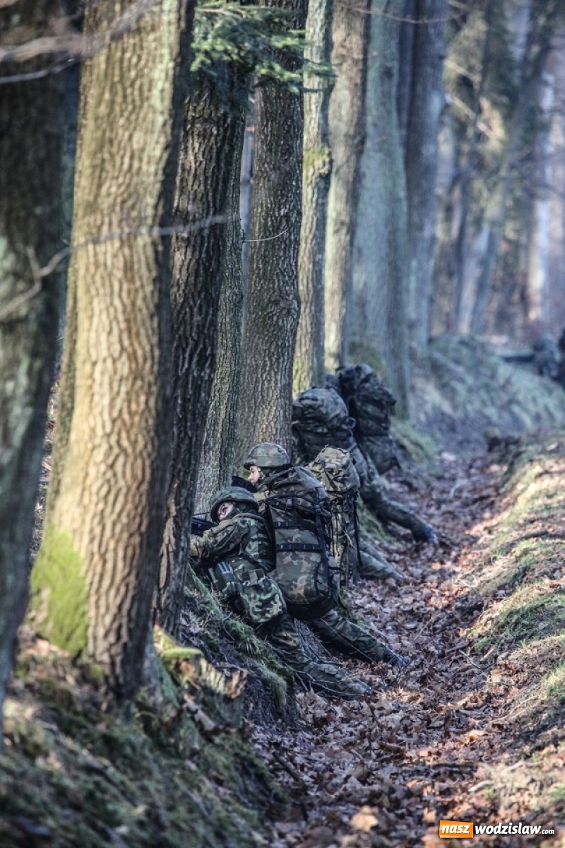 Zdjęcie w galerii na portalu naszwodzislaw.com: Nauczyciel spędza ferie ucząc terytorialsów wiadomości z regionu