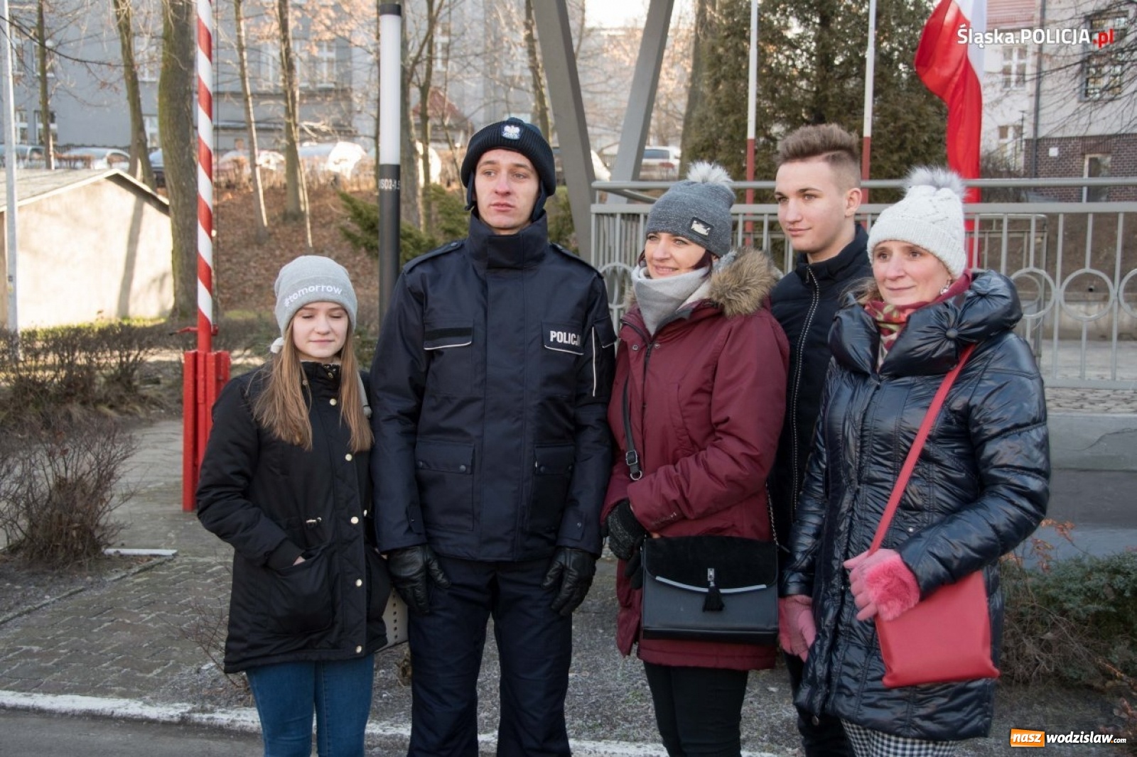 Zdjęcie w galerii na portalu naszwodzislaw.com: Zimowe ślubowanie w policji. Trwa kolejny nabór  wiadomości z regionu