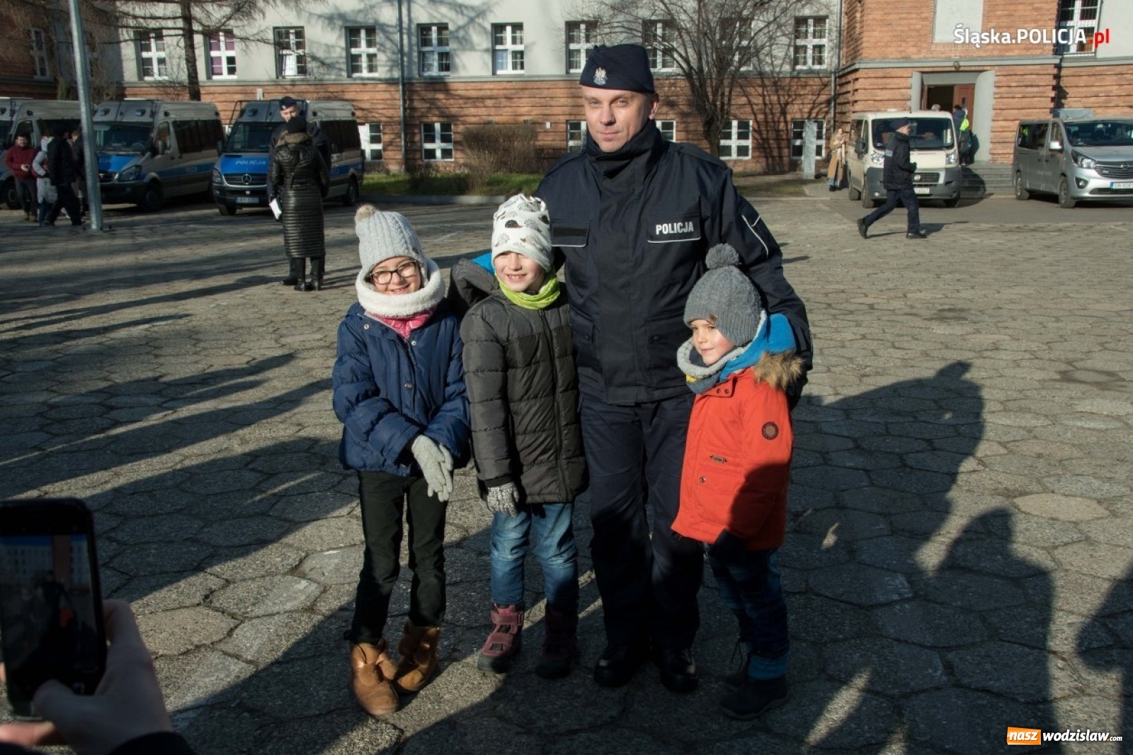Zdjęcie w galerii na portalu naszwodzislaw.com: Zimowe ślubowanie w policji. Trwa kolejny nabór  wiadomości z regionu