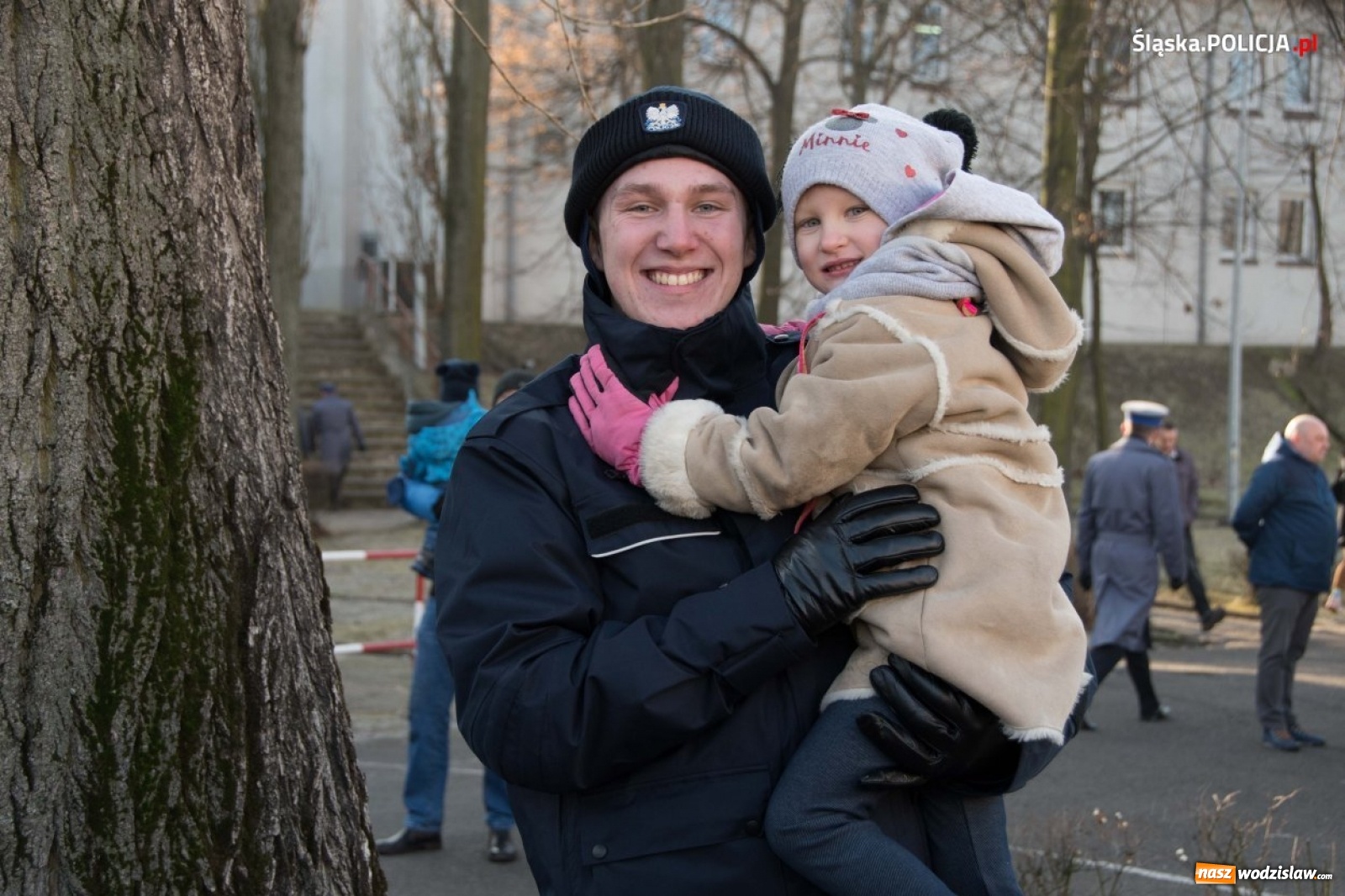 Zdjęcie w galerii na portalu naszwodzislaw.com: Zimowe ślubowanie w policji. Trwa kolejny nabór  wiadomości z regionu