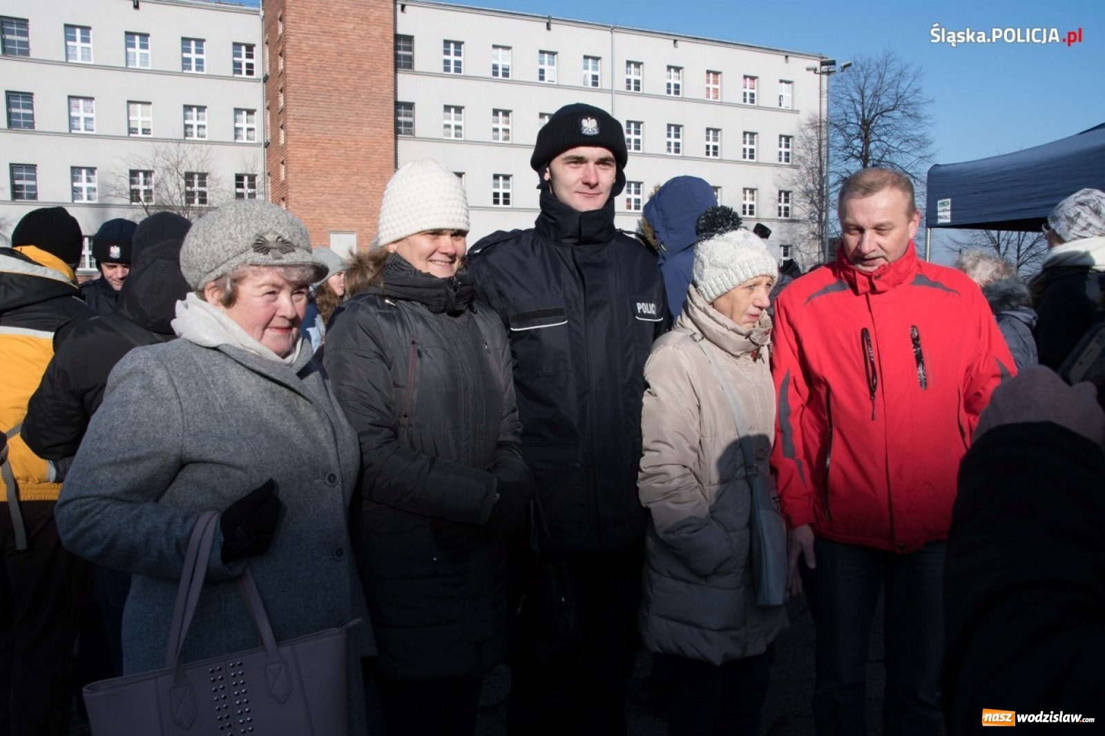 Zdjęcie w galerii na portalu naszwodzislaw.com: Zimowe ślubowanie w policji. Trwa kolejny nabór  wiadomości z regionu