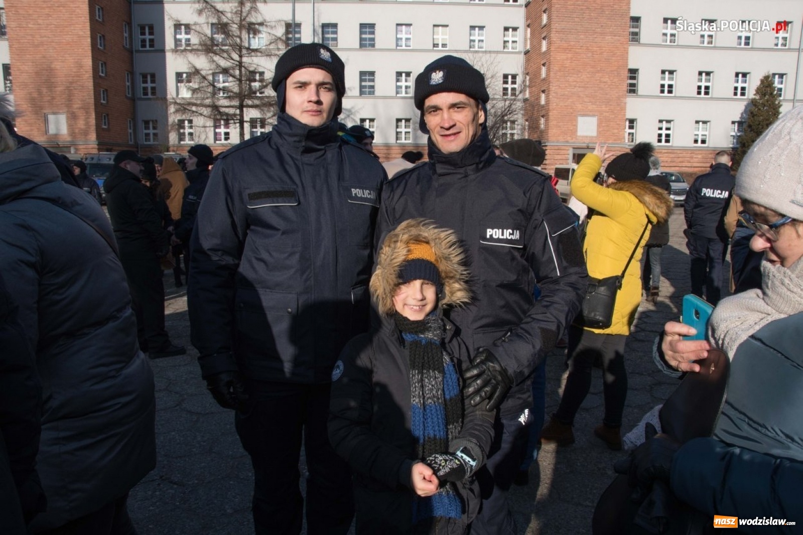 Zdjęcie w galerii na portalu naszwodzislaw.com: Zimowe ślubowanie w policji. Trwa kolejny nabór  wiadomości z regionu