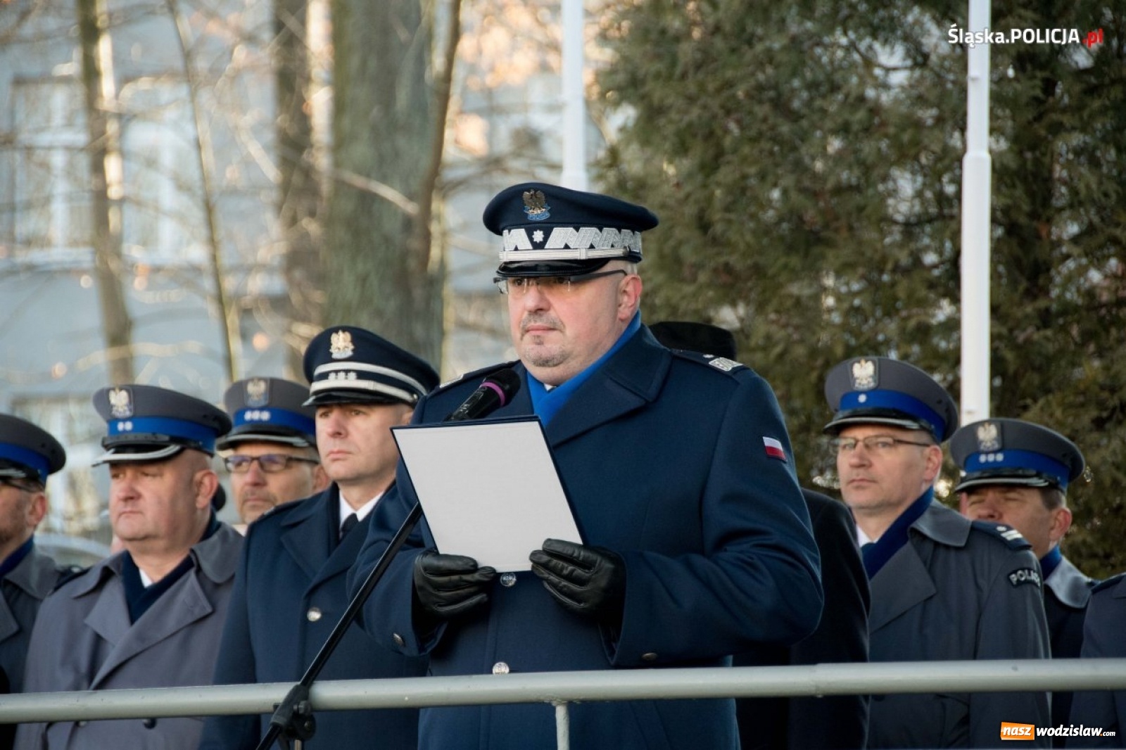 Zdjęcie w galerii na portalu naszwodzislaw.com: Zimowe ślubowanie w policji. Trwa kolejny nabór  wiadomości z regionu