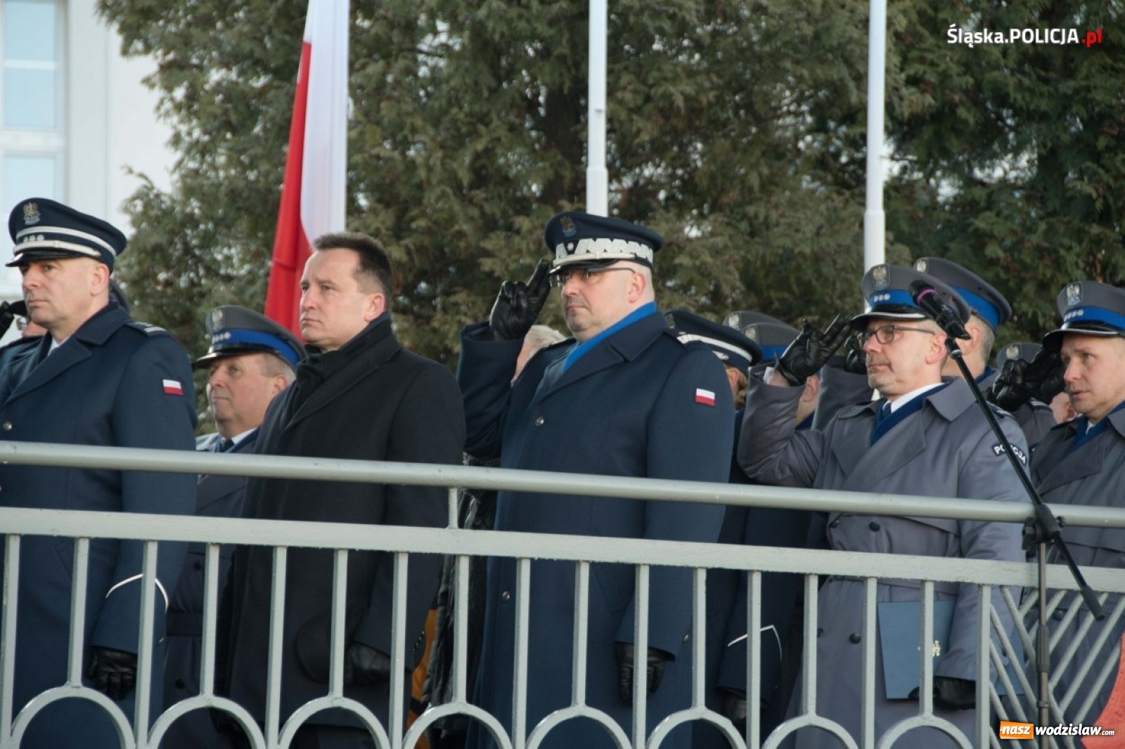 Zdjęcie w galerii na portalu naszwodzislaw.com: Zimowe ślubowanie w policji. Trwa kolejny nabór  wiadomości z regionu