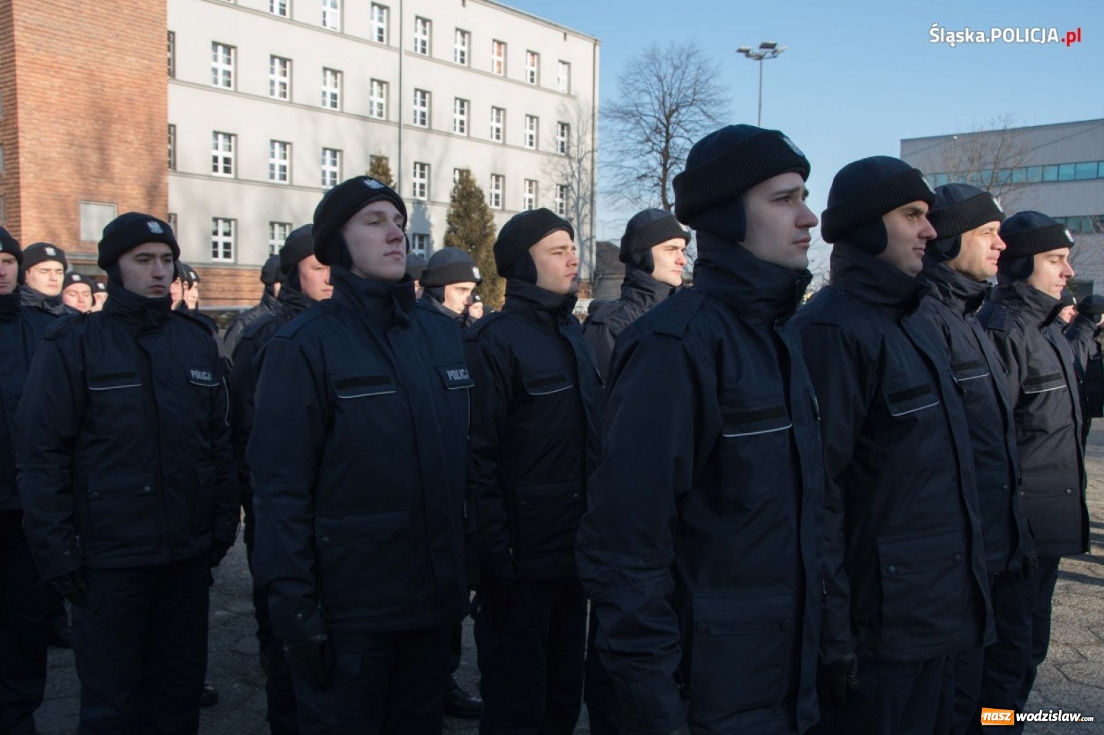 Zdjęcie w galerii na portalu naszwodzislaw.com: Zimowe ślubowanie w policji. Trwa kolejny nabór  wiadomości z regionu