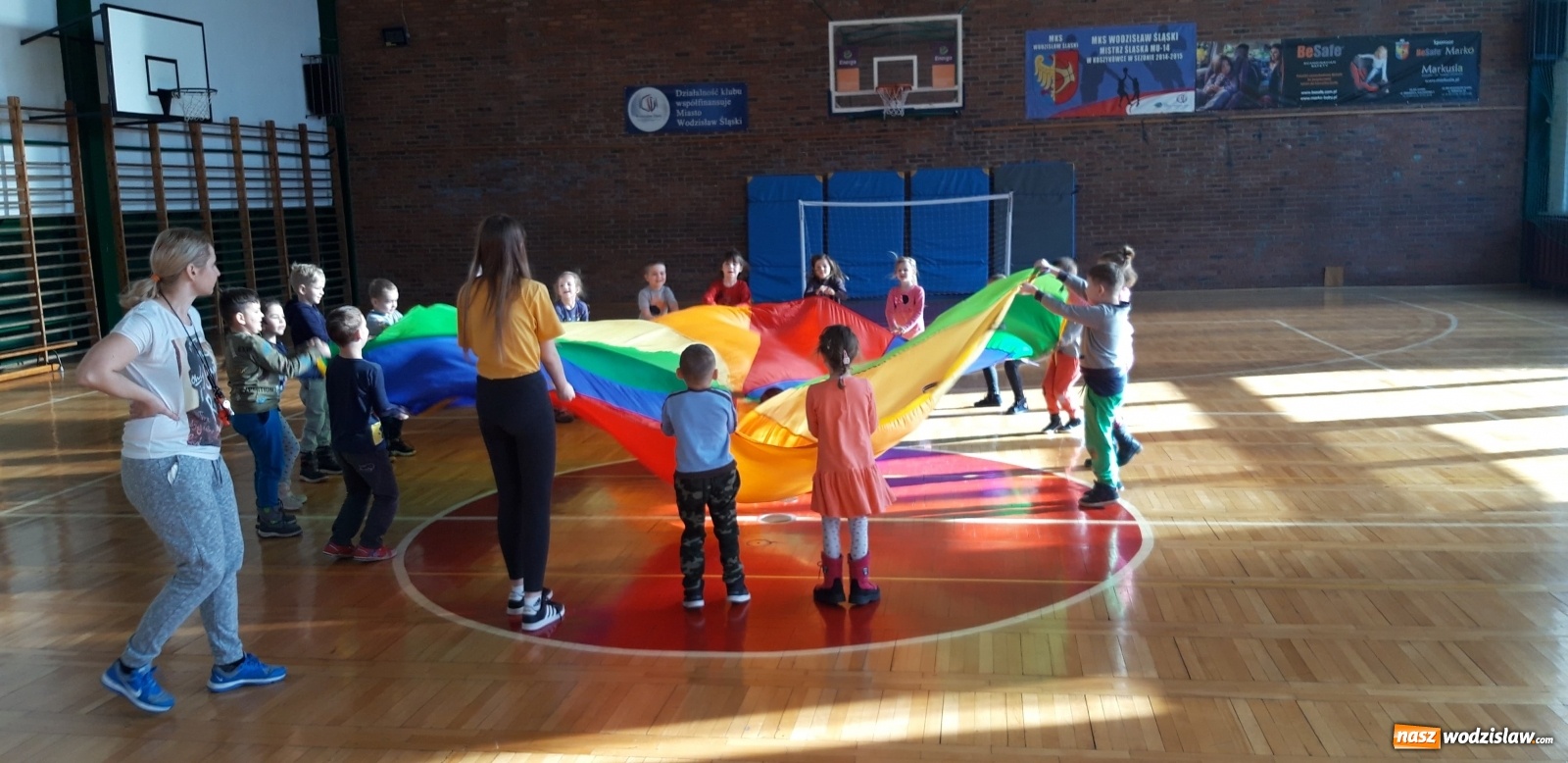 Zdjęcie w galerii na portalu naszwodzislaw.com: Przedszkolaki odwiedziły SP 28 wiadomości z regionu