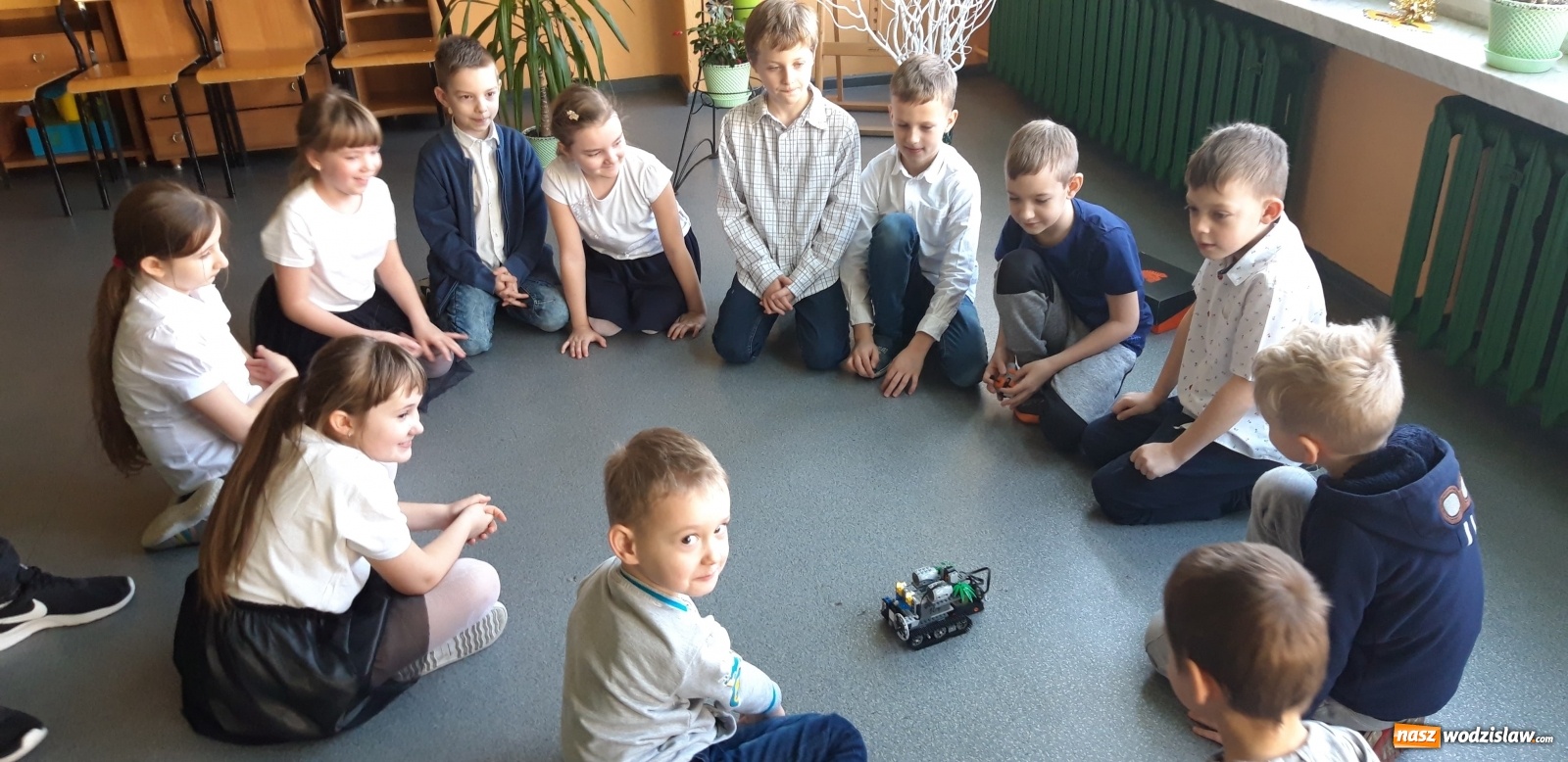 Zdjęcie w galerii na portalu naszwodzislaw.com: Przedszkolaki odwiedziły SP 28 wiadomości z regionu