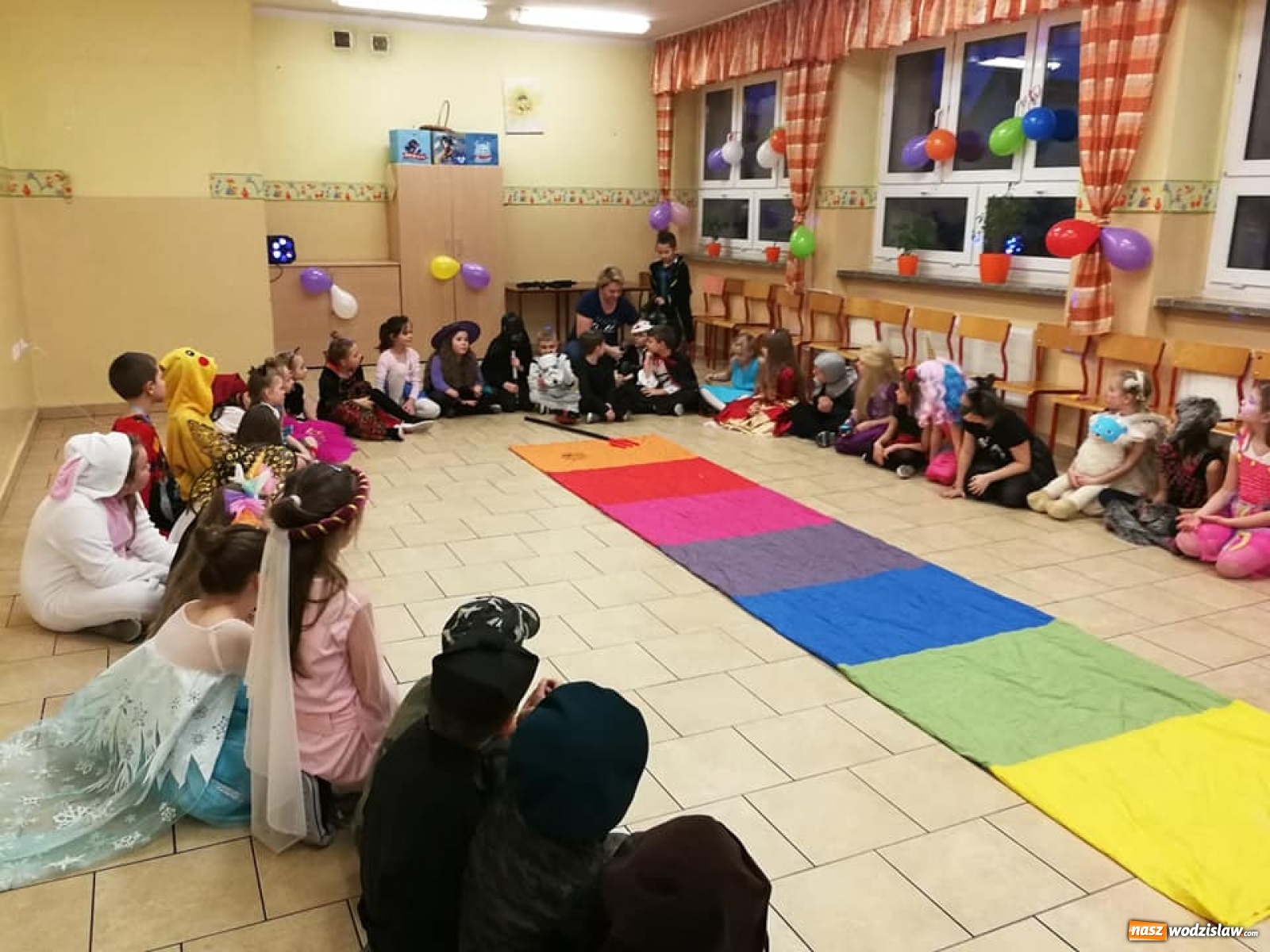 Zdjęcie w galerii na portalu naszwodzislaw.com: Bal przebierańców w wodzisławskim ZSP3 wiadomości z regionu