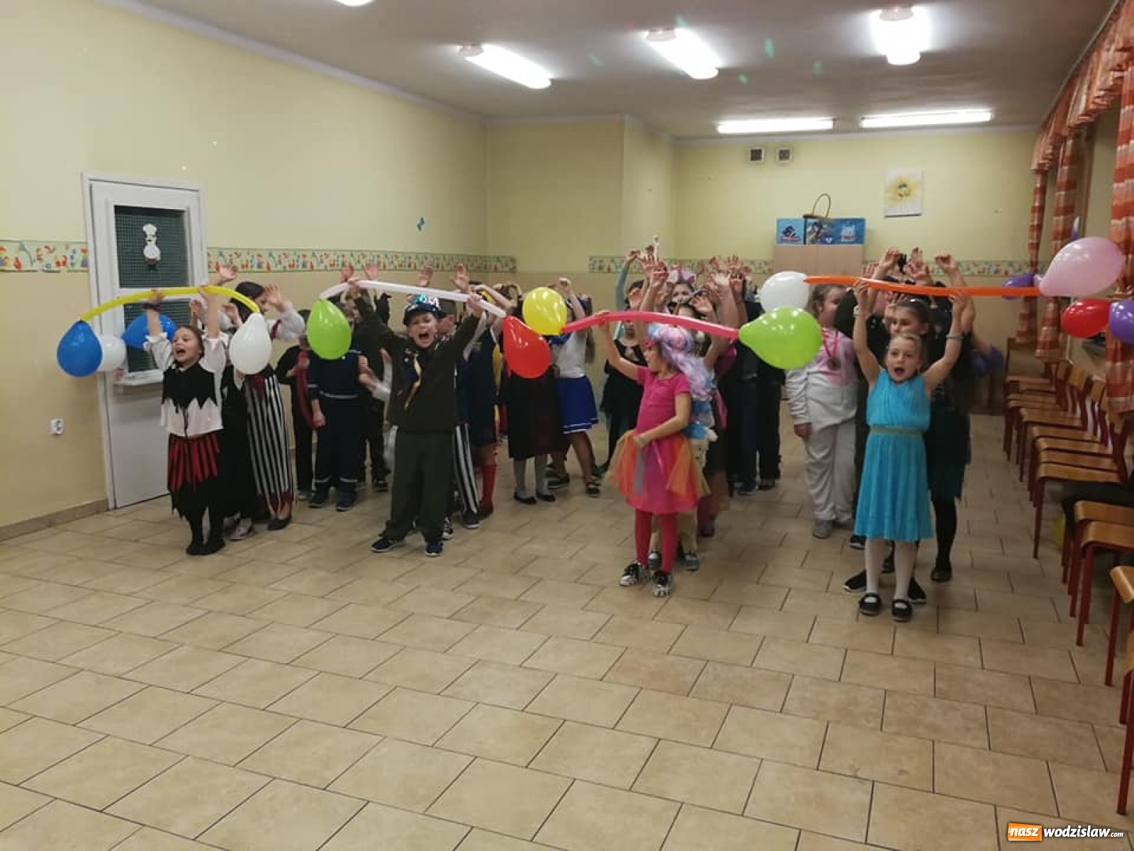 Zdjęcie w galerii na portalu naszwodzislaw.com: Bal przebierańców w wodzisławskim ZSP3 wiadomości z regionu