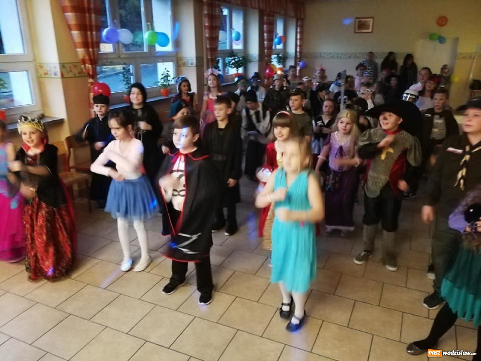 Zdjęcie w galerii na portalu naszwodzislaw.com: Bal przebierańców w wodzisławskim ZSP3 wiadomości z regionu