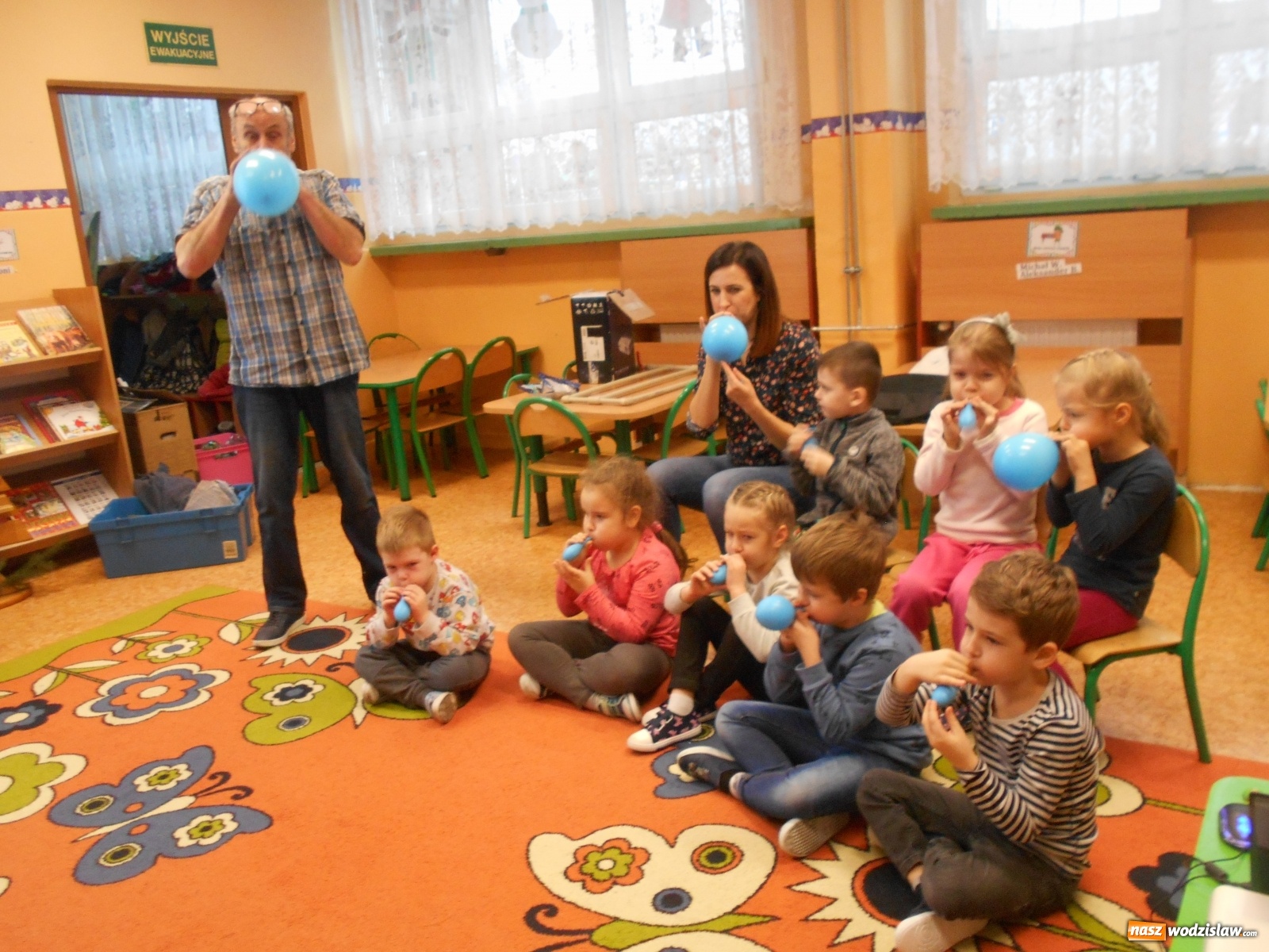 Zdjęcie w galerii na portalu naszwodzislaw.com: Kosmiczne zajęcia w przedszkolu numer 18 wiadomości z regionu
