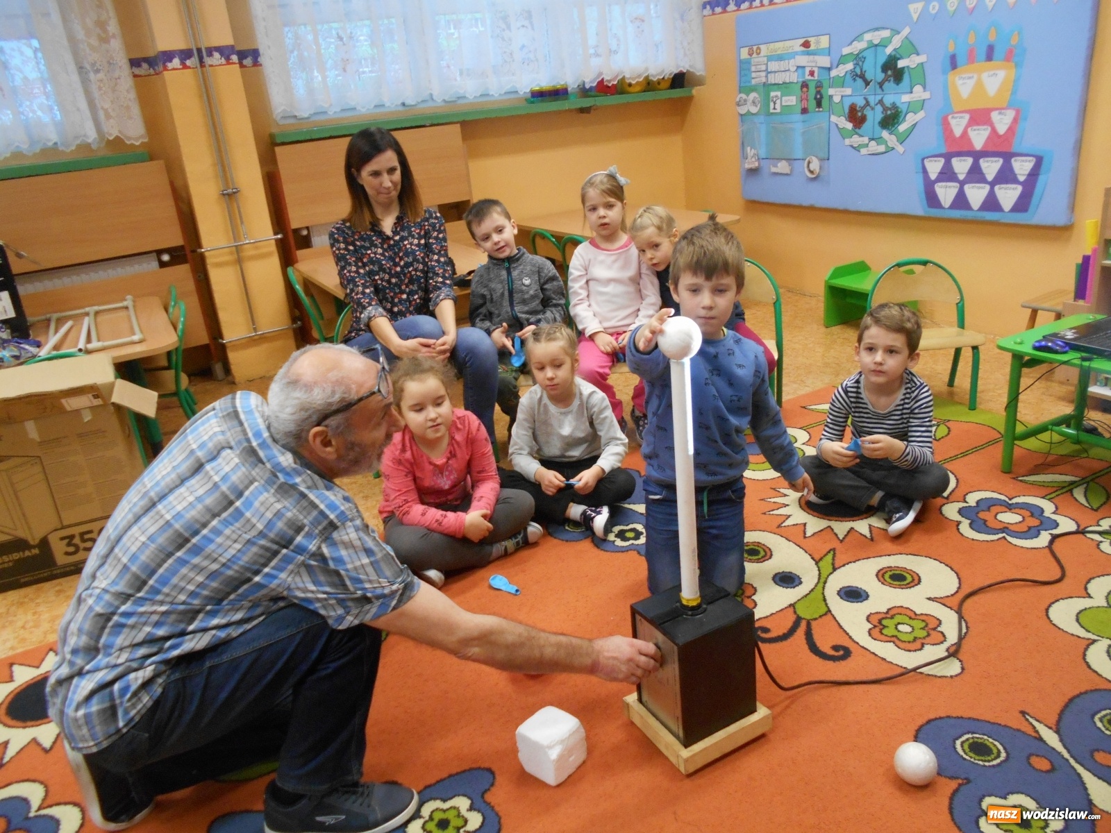 Zdjęcie w galerii na portalu naszwodzislaw.com: Kosmiczne zajęcia w przedszkolu numer 18 wiadomości z regionu