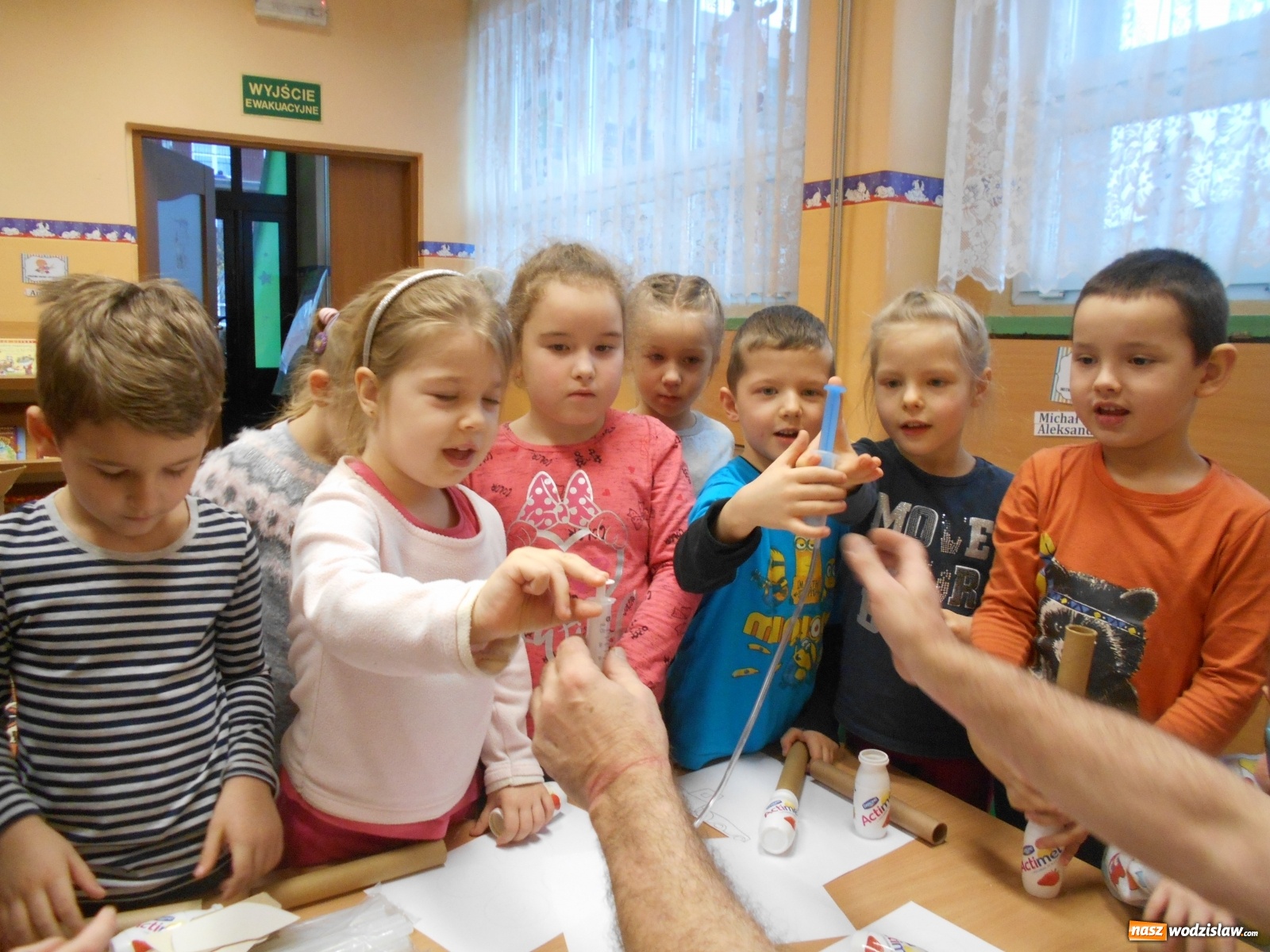 Zdjęcie w galerii na portalu naszwodzislaw.com: Kosmiczne zajęcia w przedszkolu numer 18 wiadomości z regionu