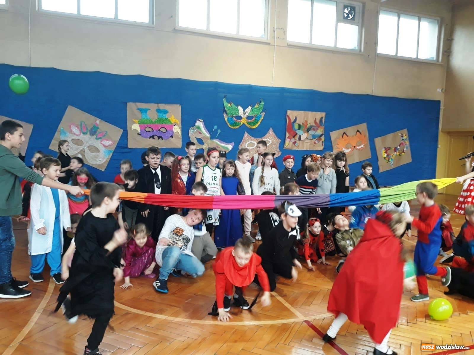 Zdjęcie w galerii na portalu naszwodzislaw.com: Karnawałowo u wczesnoszkolnych w SP10 wiadomości z regionu